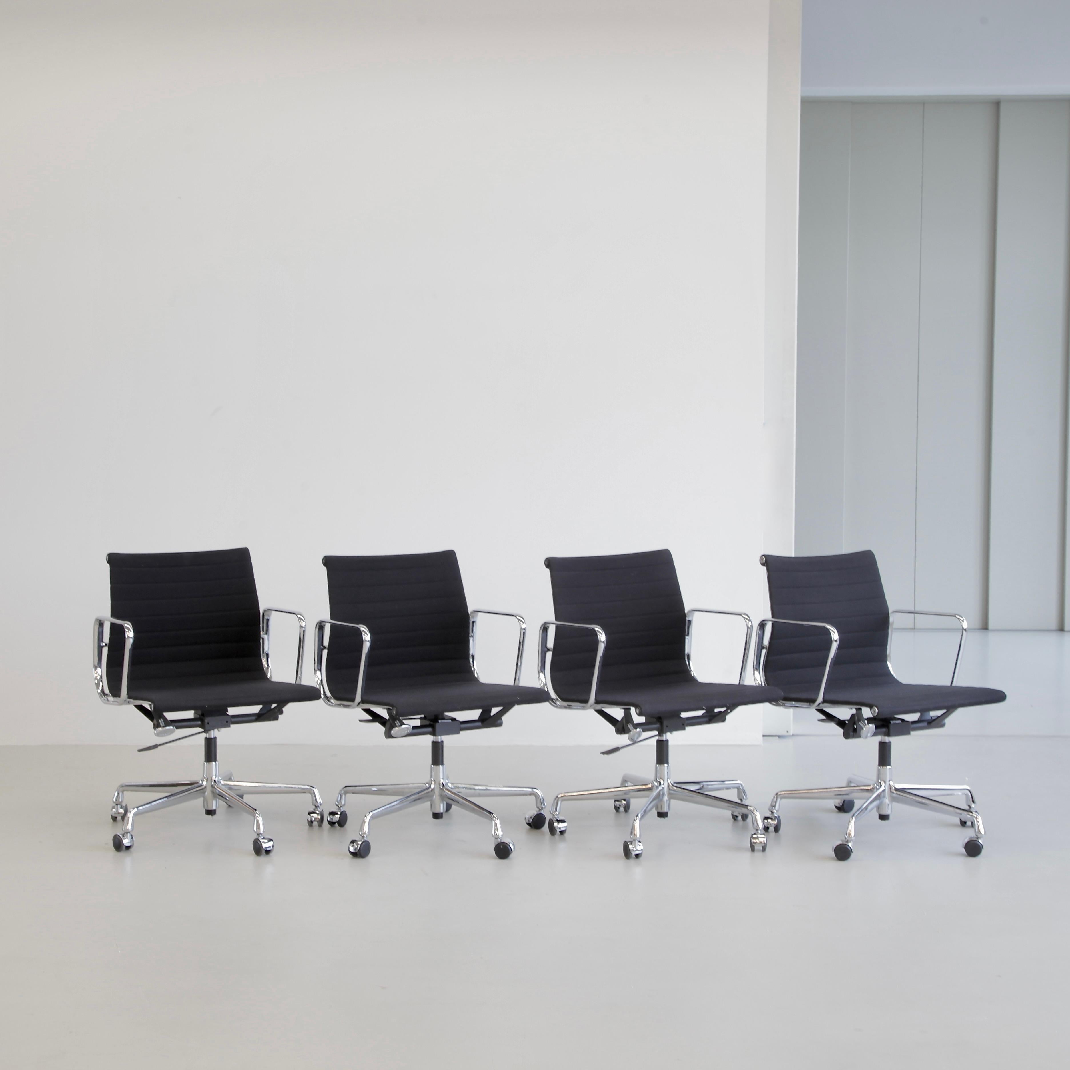 Polychromed Set of 4 Charles & Ray Eames Aluminium Office Chairs, Vitra 'EA117'