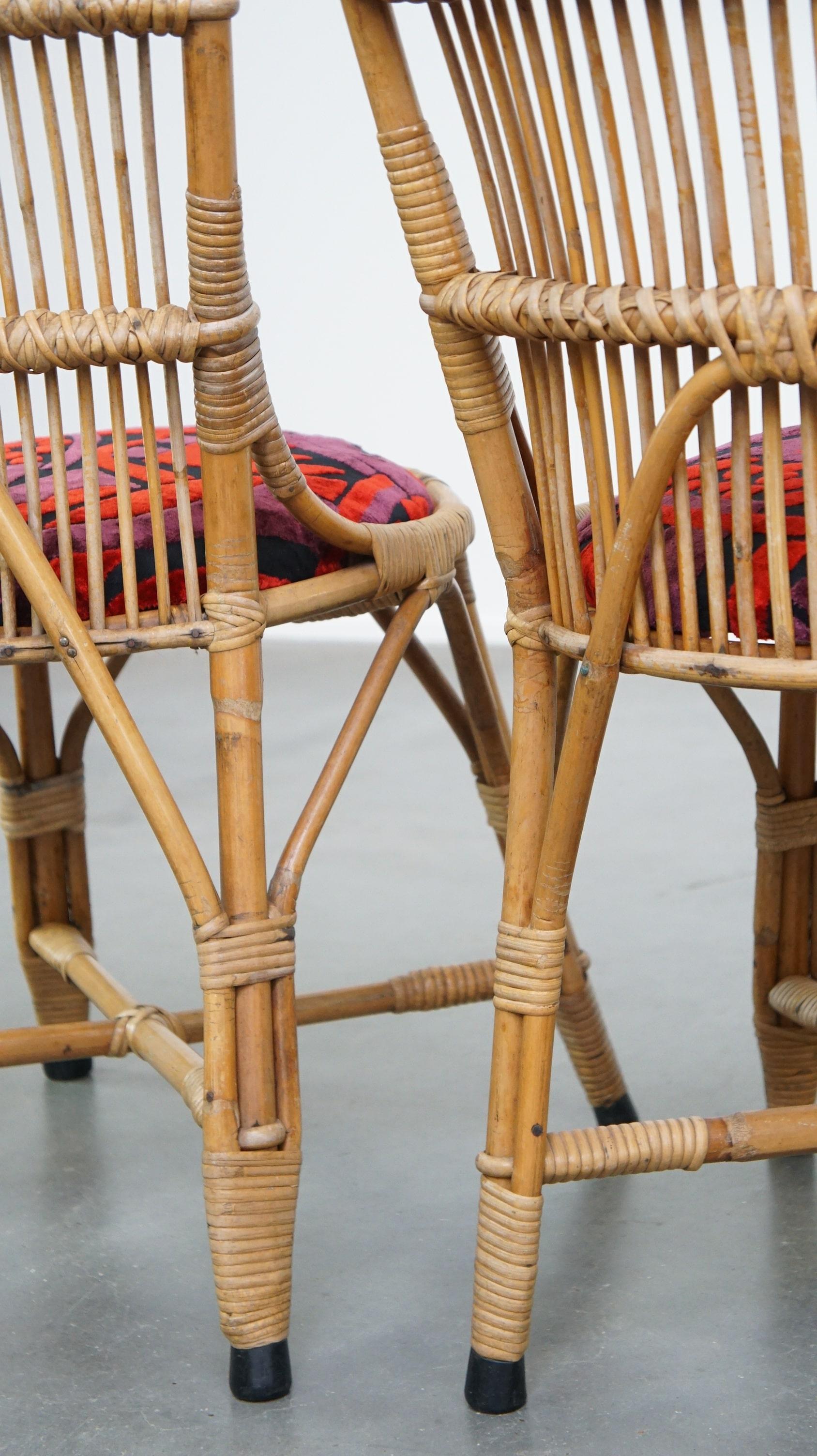 Satz von 4 charmanten Vintage 60s Rattan Boho Stühle mit bunten gepolsterten Sitzen im Angebot 7