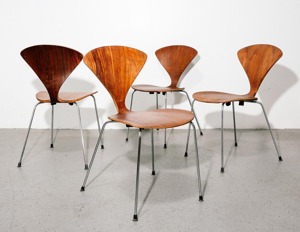 Set of 4 dining chairs designed by Norman Cherner for Bernardo (Plycraft). Molded walnut plywood shell with steel rod base. Original labels are missing on some but are signed Bernardo, by Plycraft.

Measures: 18