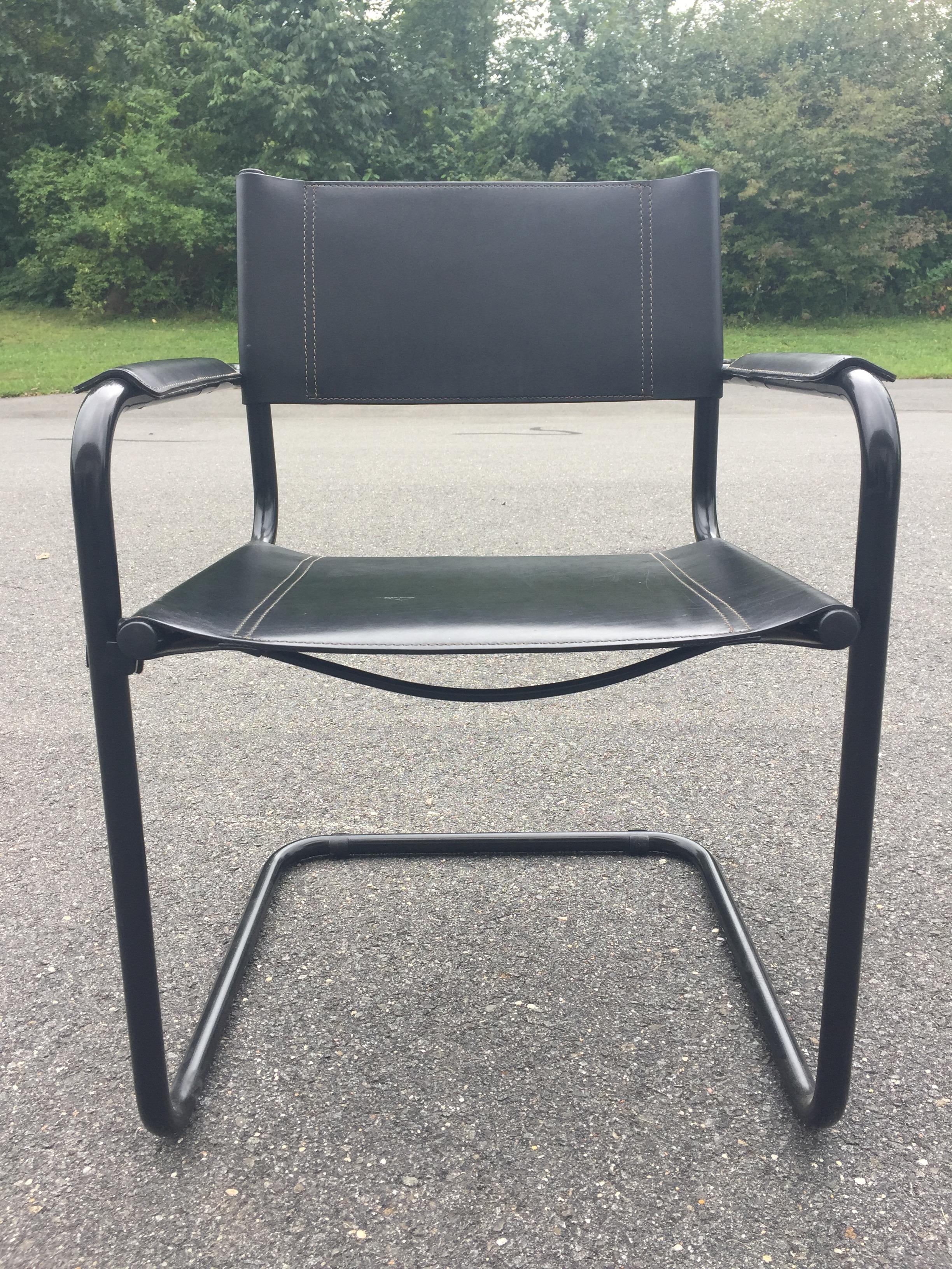 Late 20th Century Set of 4 Chic Italian Mid-Century Modern Black Leather and Metal Armchairs