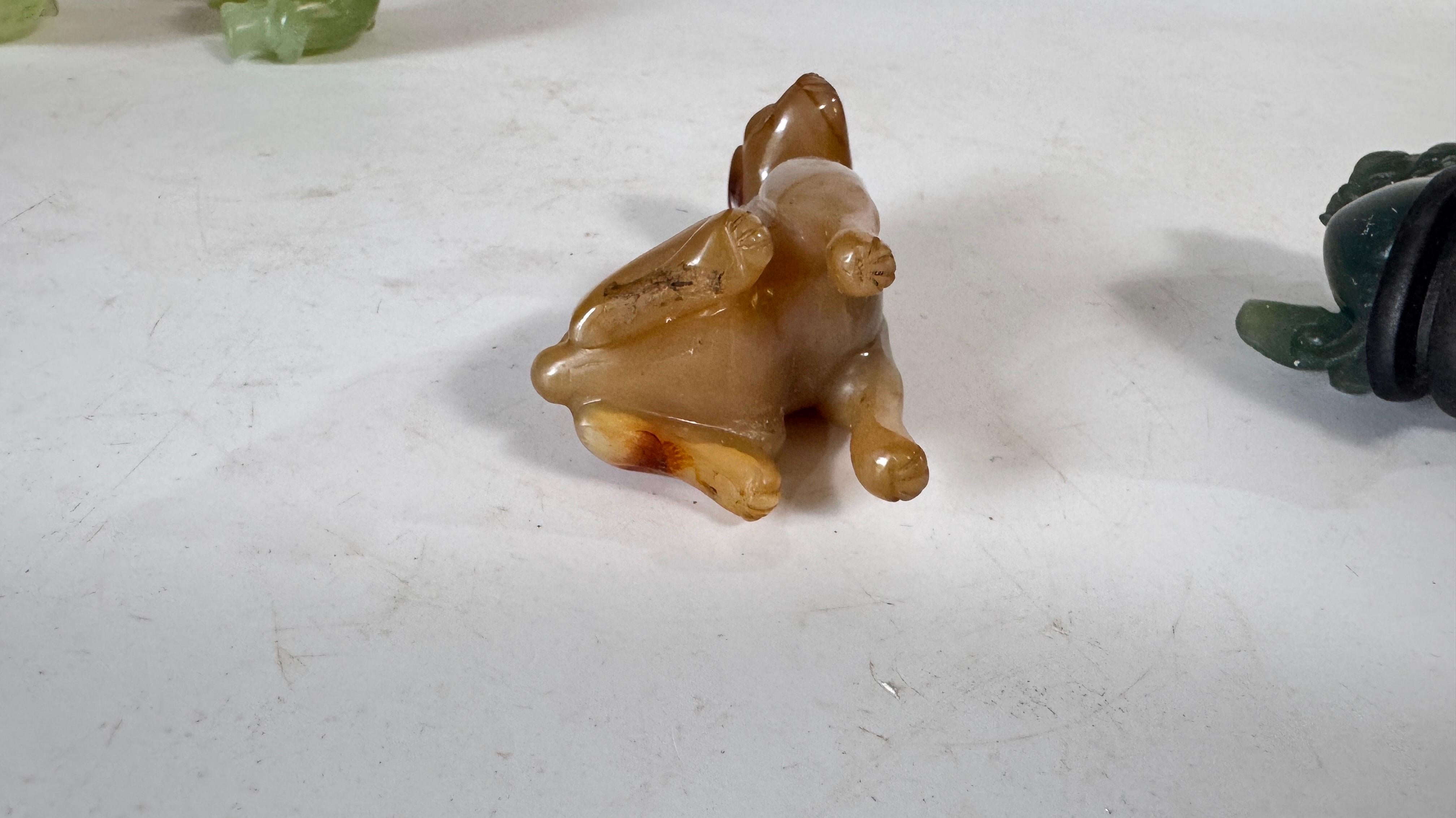 Satz von 4 chinesischen Tierfiguren aus Jade und Onyx - Elefanten, Löwe und Hund, 20. im Angebot 7