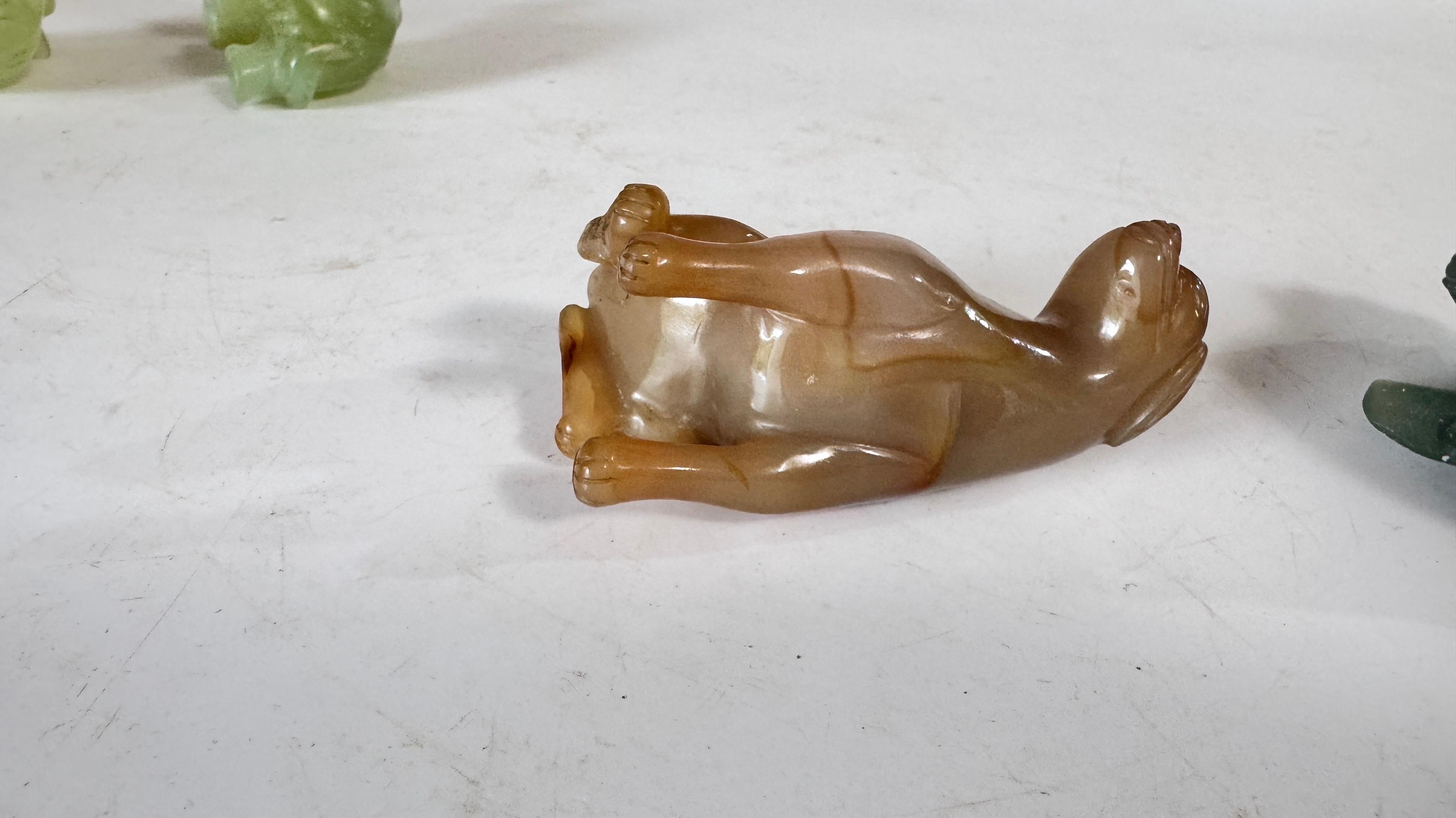 Satz von 4 chinesischen Tierfiguren aus Jade und Onyx - Elefanten, Löwe und Hund, 20. im Angebot 8