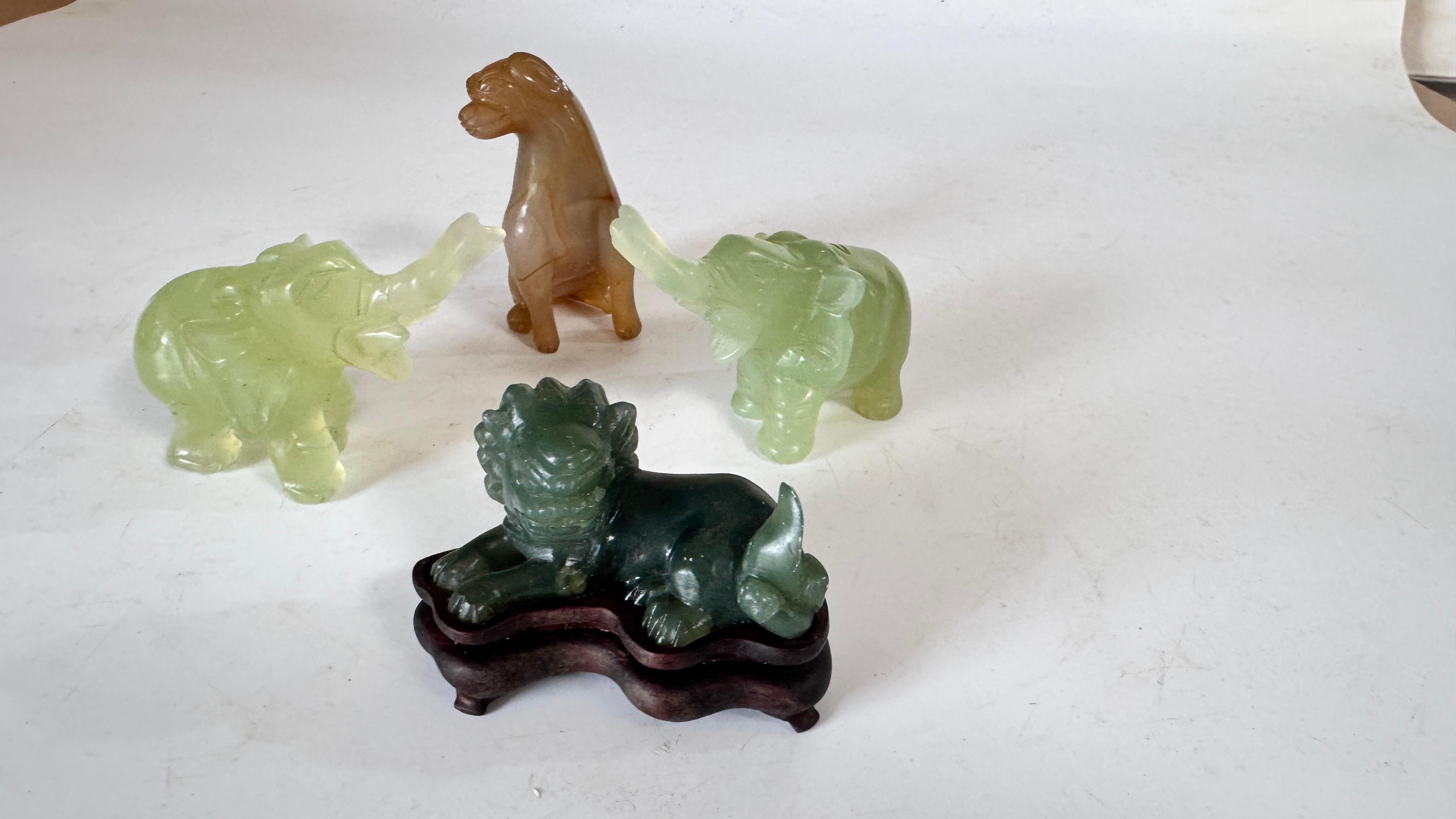 Satz von 4 chinesischen Tierfiguren aus Jade und Onyx - Elefanten, Löwe und Hund, 20. im Angebot 1