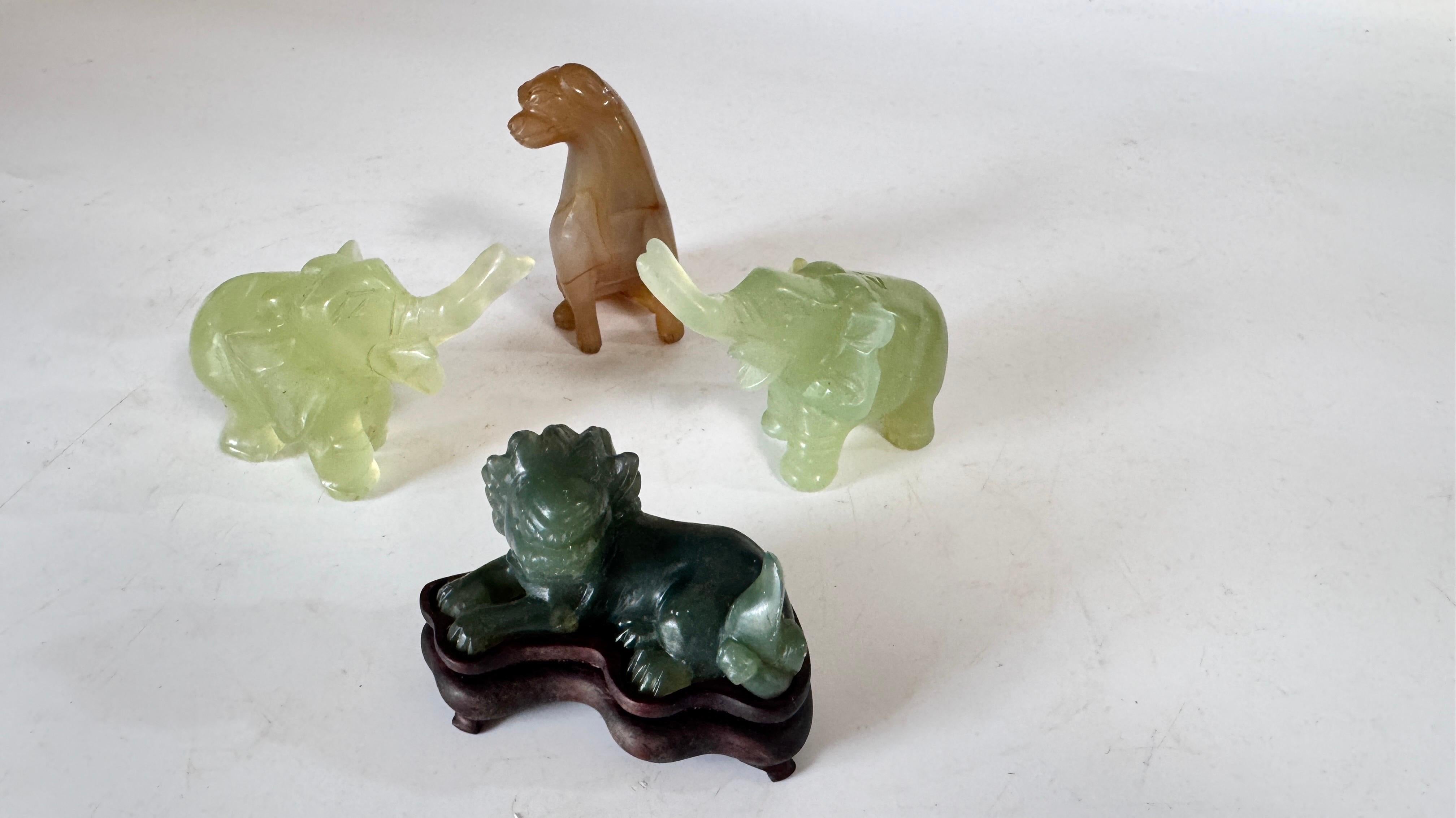 Satz von 4 chinesischen Tierfiguren aus Jade und Onyx - Elefanten, Löwe und Hund, 20. im Angebot 2