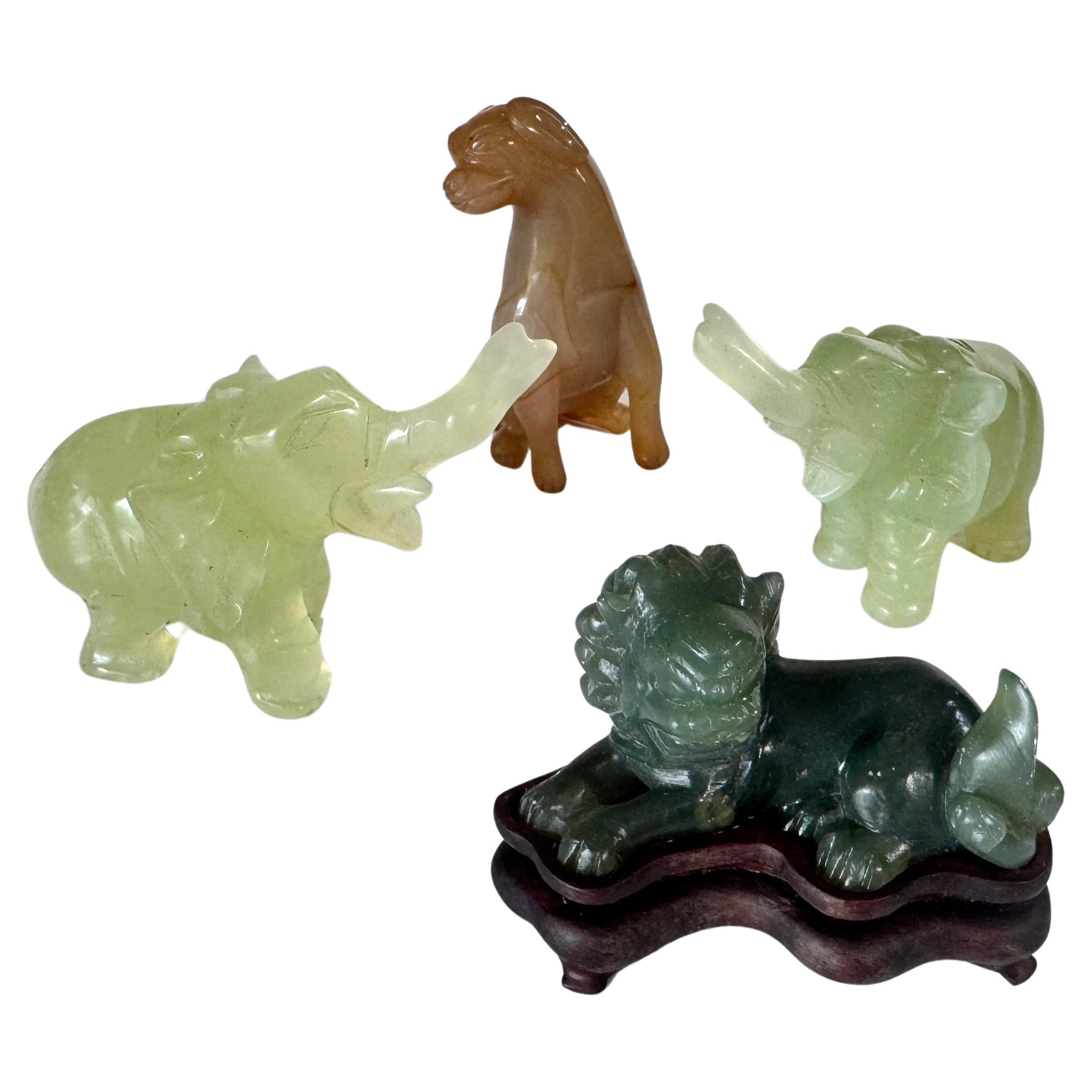 Satz von 4 chinesischen Tierfiguren aus Jade und Onyx - Elefanten, Löwe und Hund, 20. im Angebot