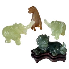 Juego de 4 figuras chinas de animales en jade y ónice - elefantes, león y perro, 20.º siglo