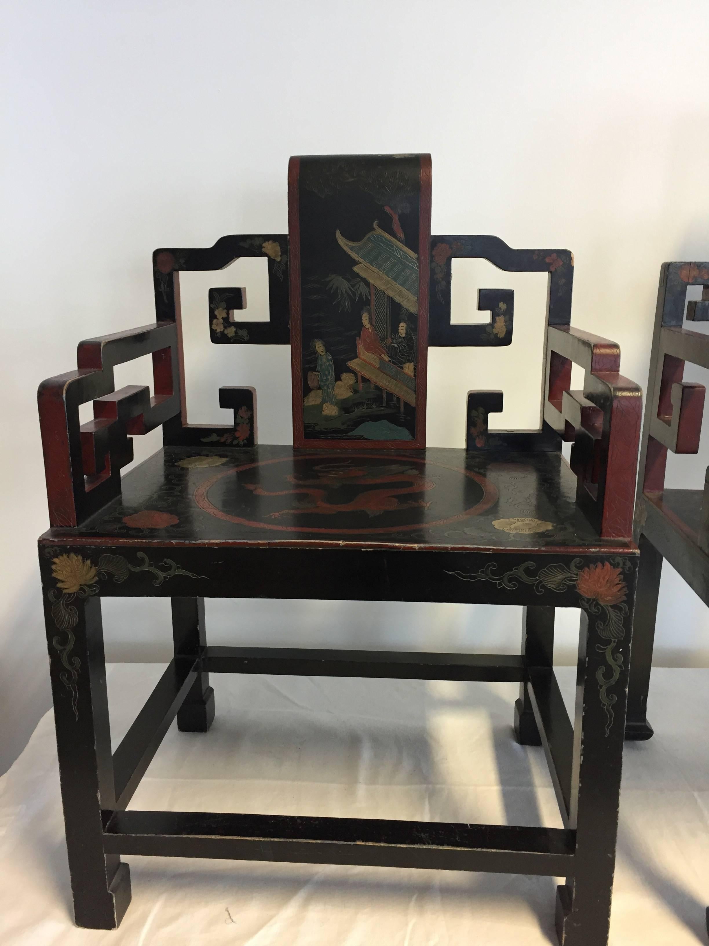 Art déco Ensemble de quatre chaises Art Déco chinoises sculptées et peintes à la main en vente