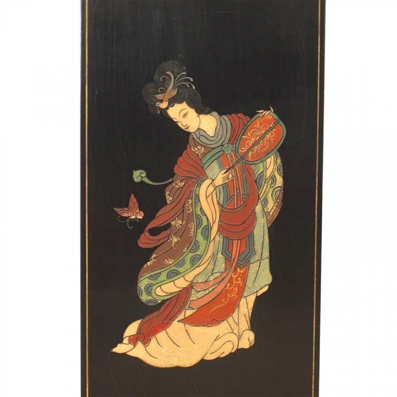 Satz von 4 schwarzen Lacktafeln im asiatisch-chinesischen Stil (20. Jahrhundert), die Geishas darstellen, mit Malerei im Stichtiefdruck geätzt (PREIS IM SET).