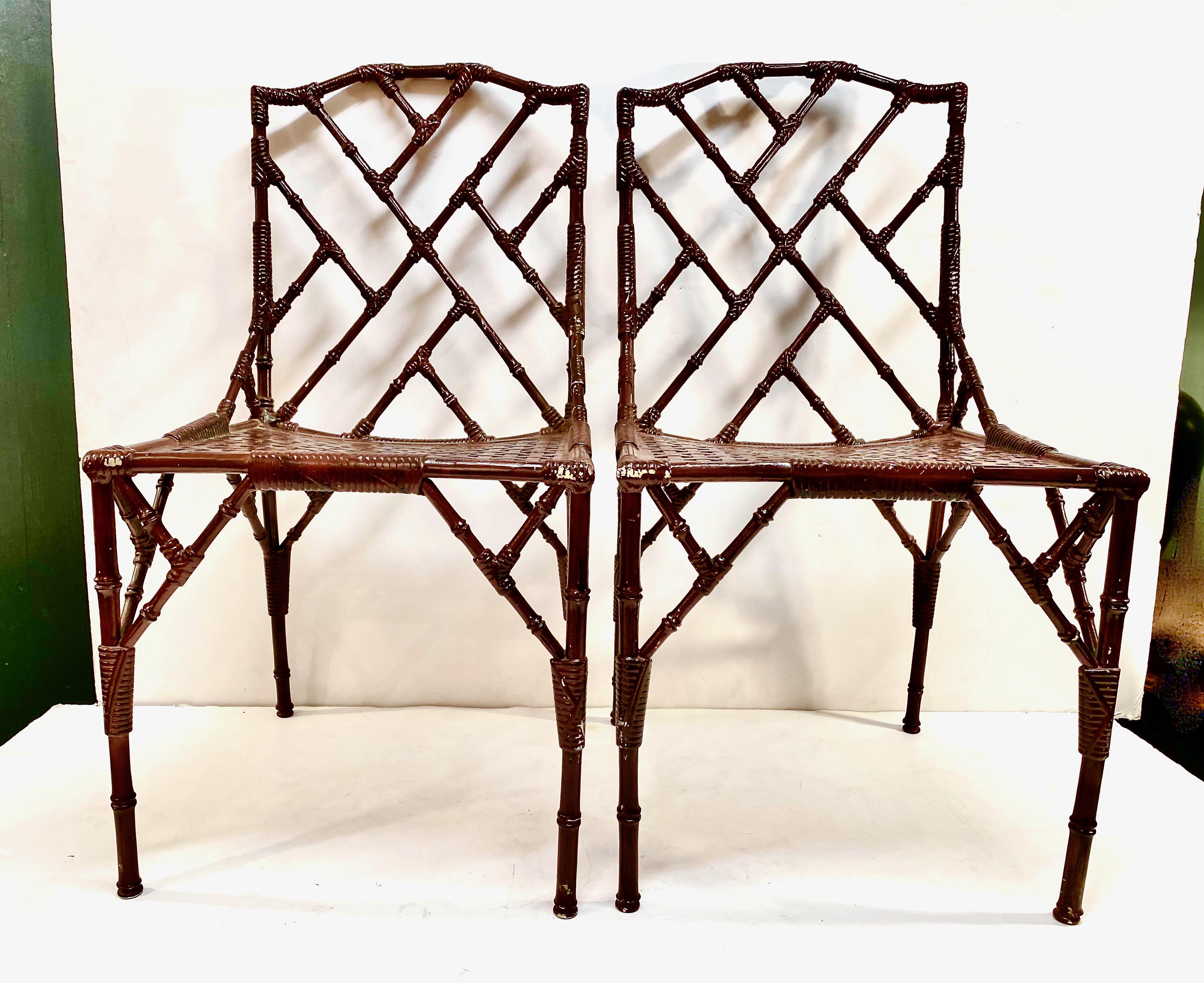 Moulage Ensemble de 4 chaises Chippendale chinoises avec table en vente