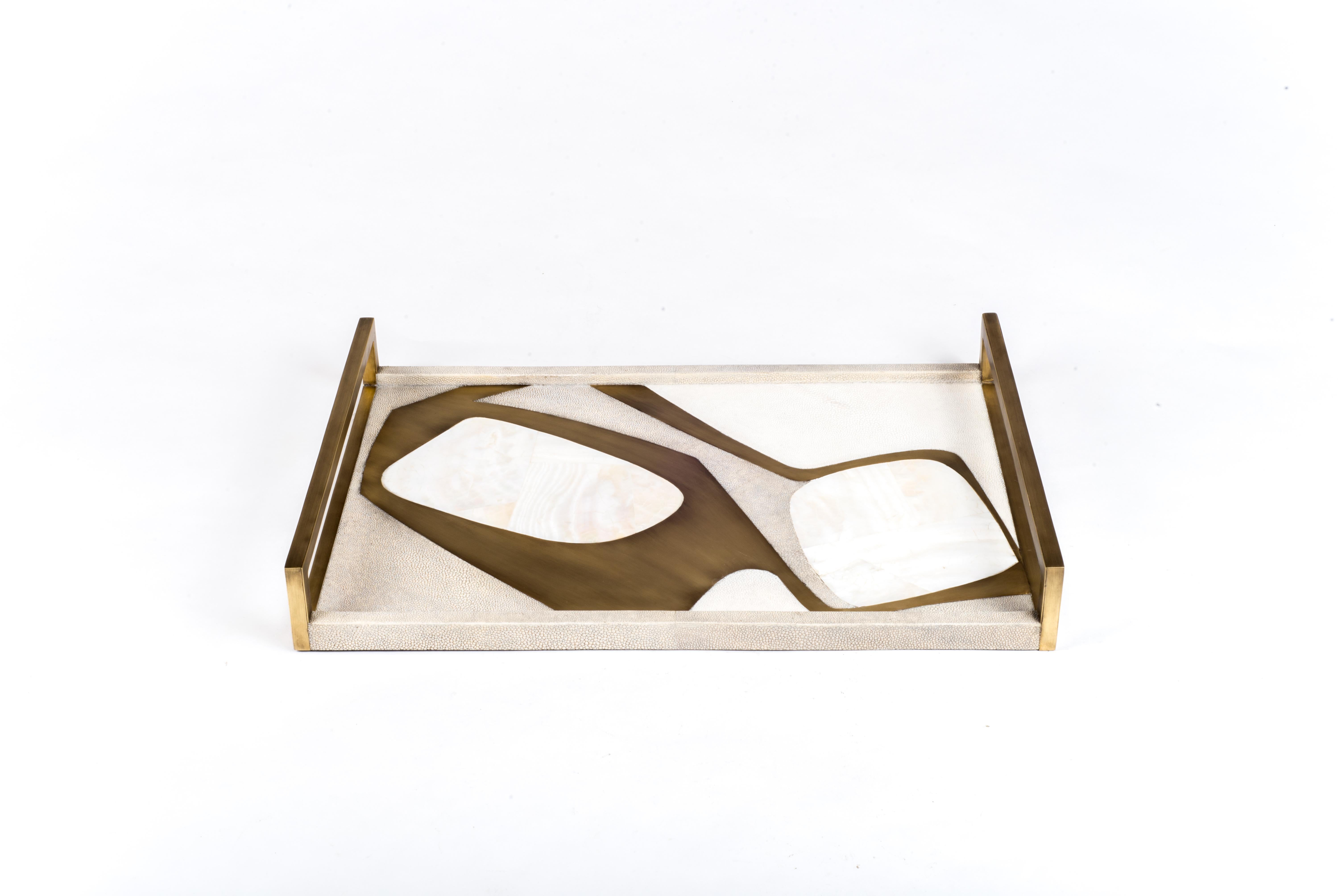 Philippine Set of 4 Chital Bowls, Set of 2 Cosmos Vases, 2 Rectangle Cosmos Trays For Sale