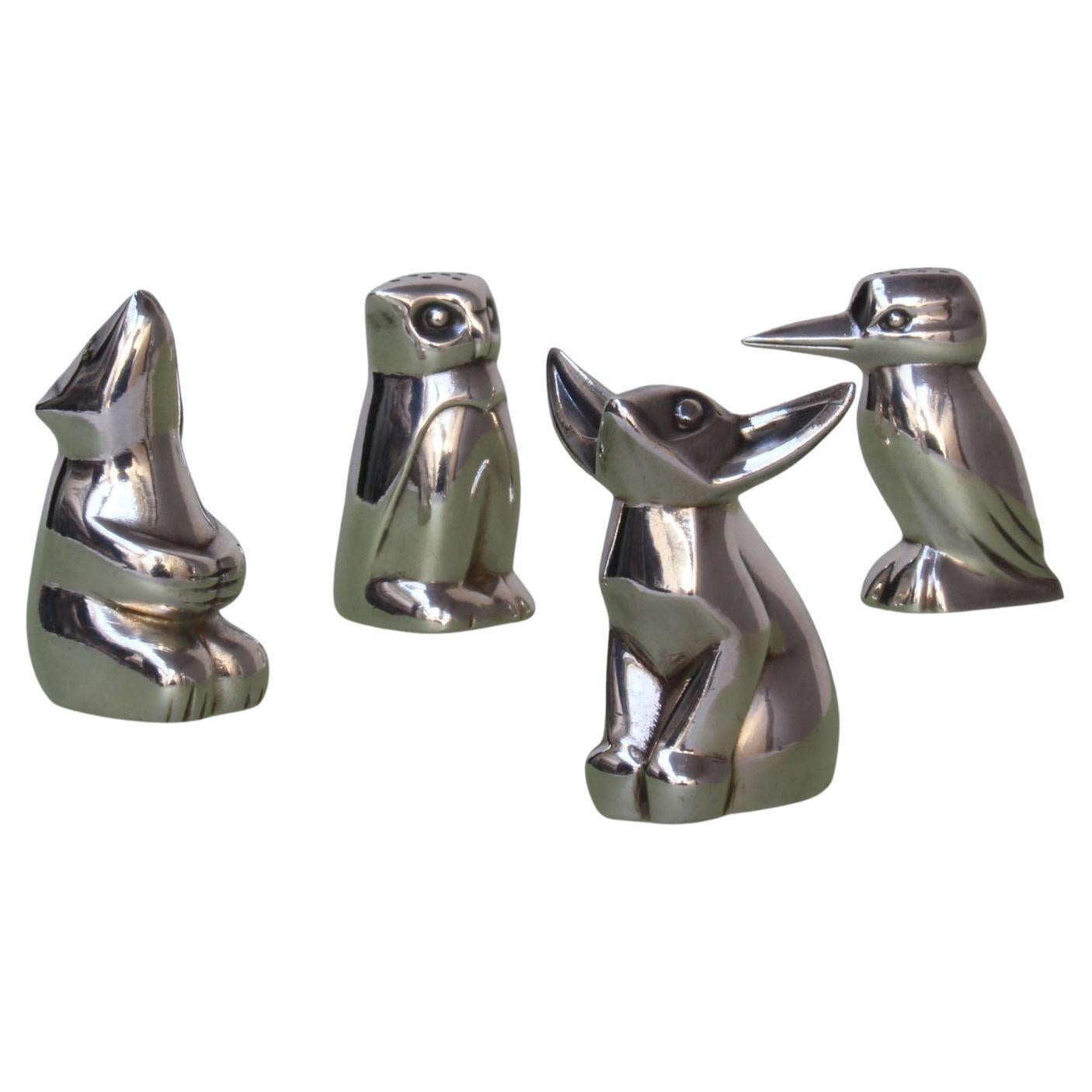 Juego de 4 saleros y pimenteros figurados Christofle "Gallia" bañados en plata