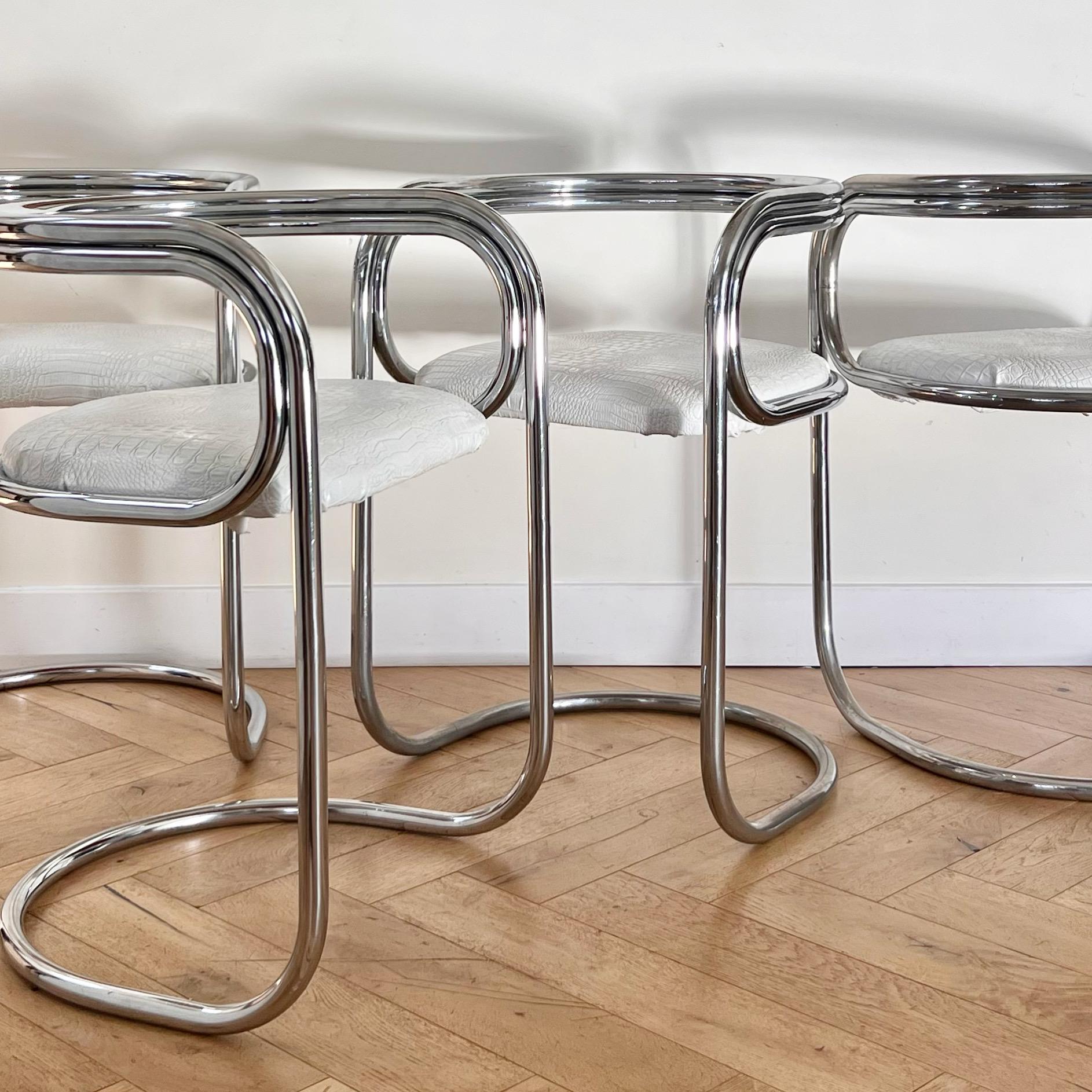 Set of 4 Chrome Cantilever Chairs by Peter Wigglesworth for Plush, 1970 In Good Condition In View Park, CA