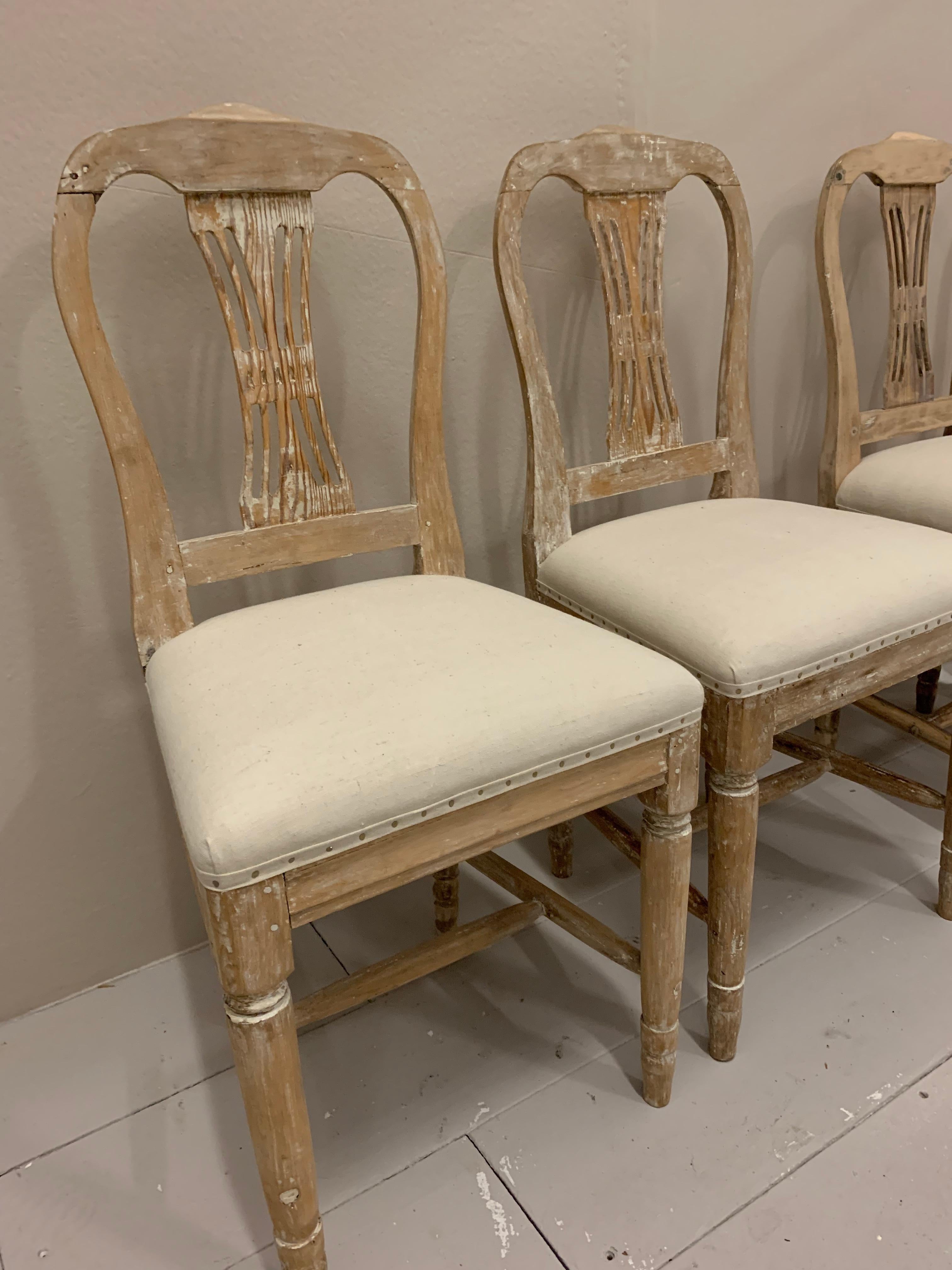 Set of 4 circa 1900s Swedish Folk Pine Dining Chairs Upholstered in French Linen For Sale 4