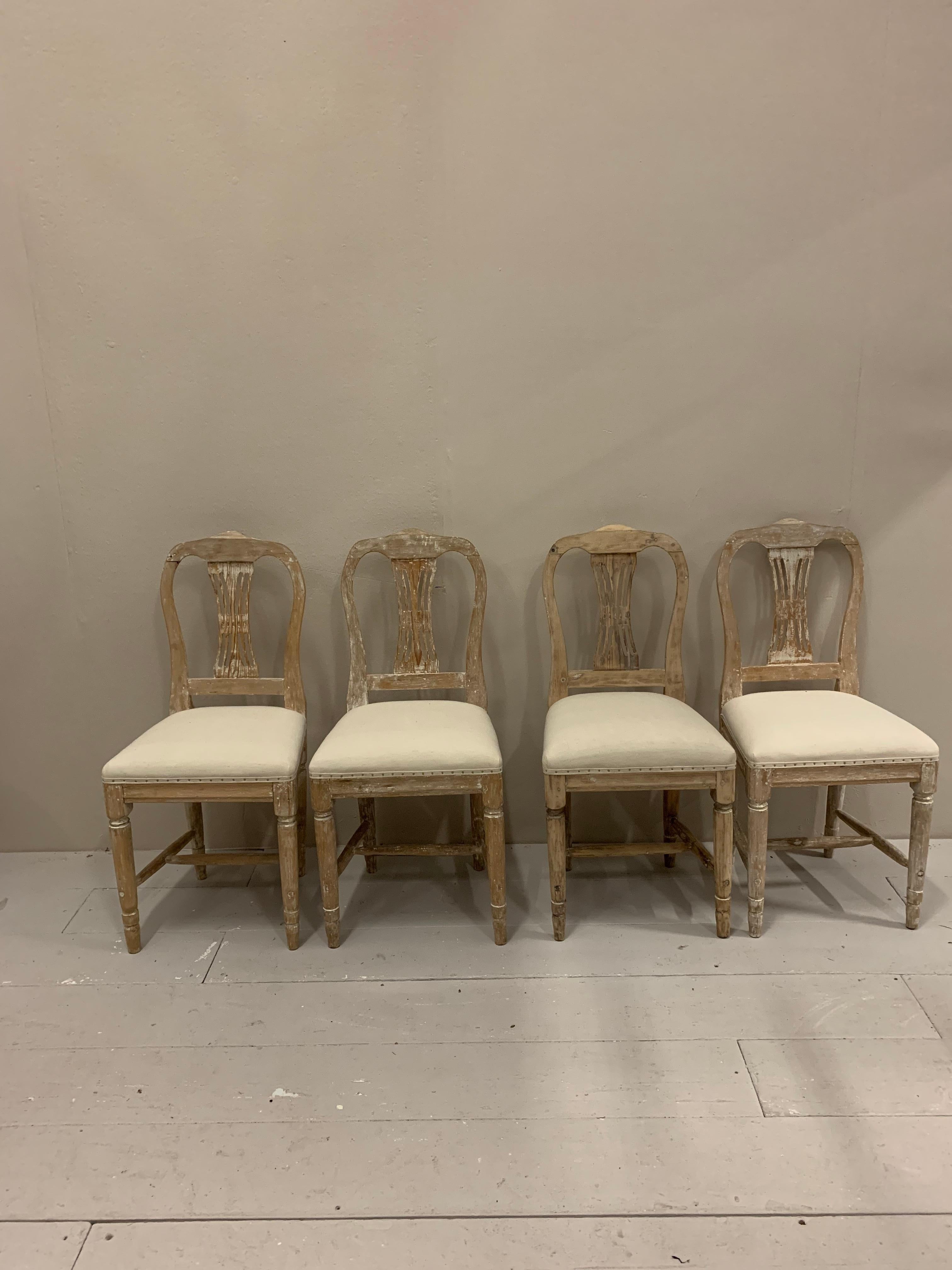 Set of 4 circa 1900s Swedish Folk Pine Dining Chairs Upholstered in French Linen For Sale 5