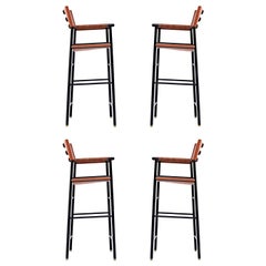Set di 4 sgabelli da bar classici con. Schienale in pelle naturale e metallo nero