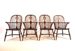 Set of 4 classic English Windsor chairs with armrests