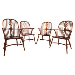 Set of 4 classic English Windsor chairs with armrests
