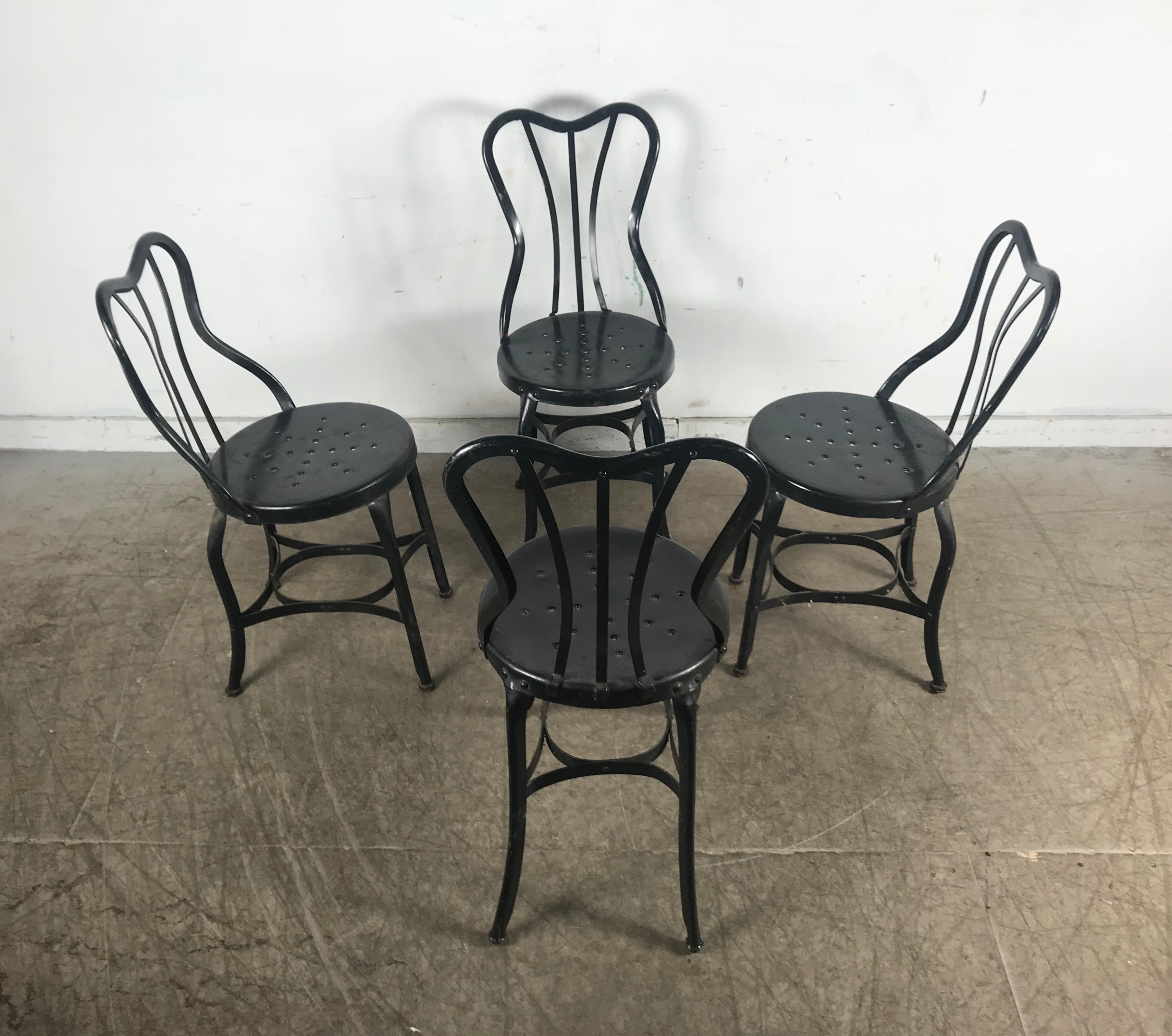 Industriel Ensemble de 4 chaises d'appoint classiques en métal industriel par Ohio Steel en vente