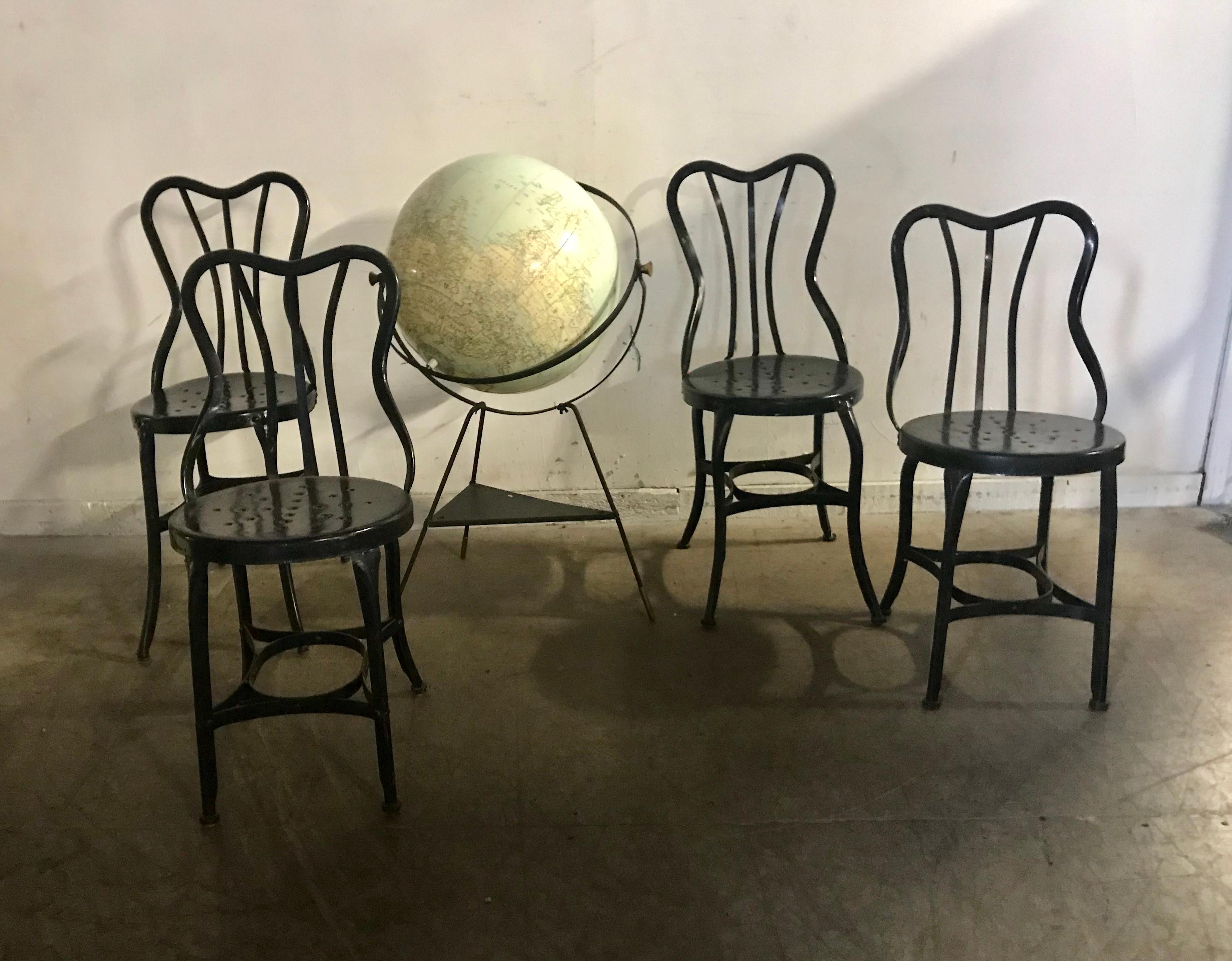 Milieu du XXe siècle Ensemble de 4 chaises d'appoint classiques en métal industriel par Ohio Steel en vente