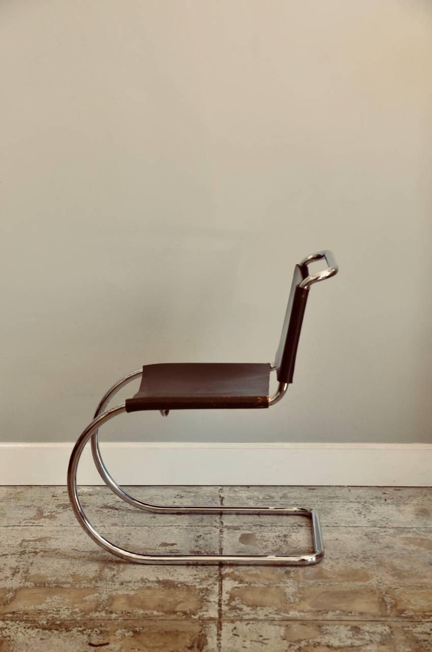 Set of four Classic thick leather and chrome MR chairs by Mies van der Rohe.

Measures: Seat height 17.5