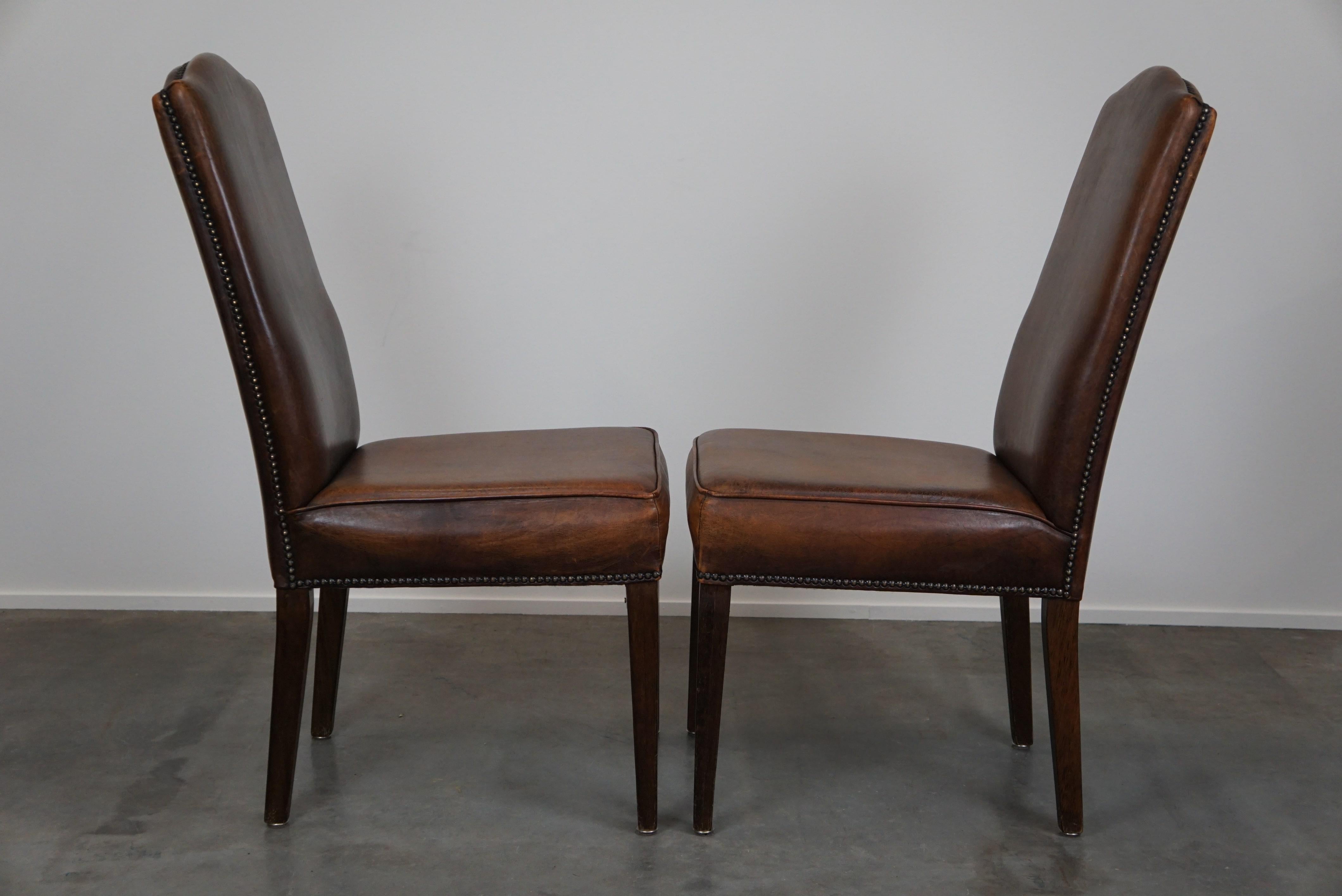 Set of 4 cognac-colored sheep leather dining chairs with a beautiful patina In Good Condition For Sale In Harderwijk, NL
