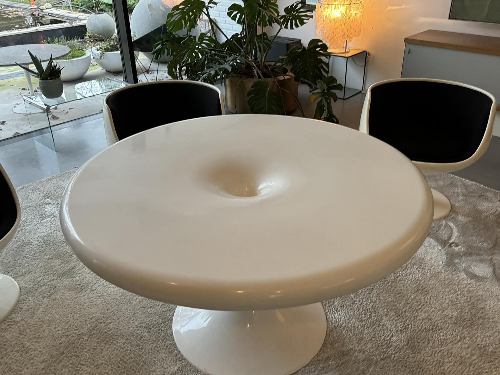 Set of 4 Cognac XO Chairs & Matching Table by Eero Aarnio for Asko For Sale 7