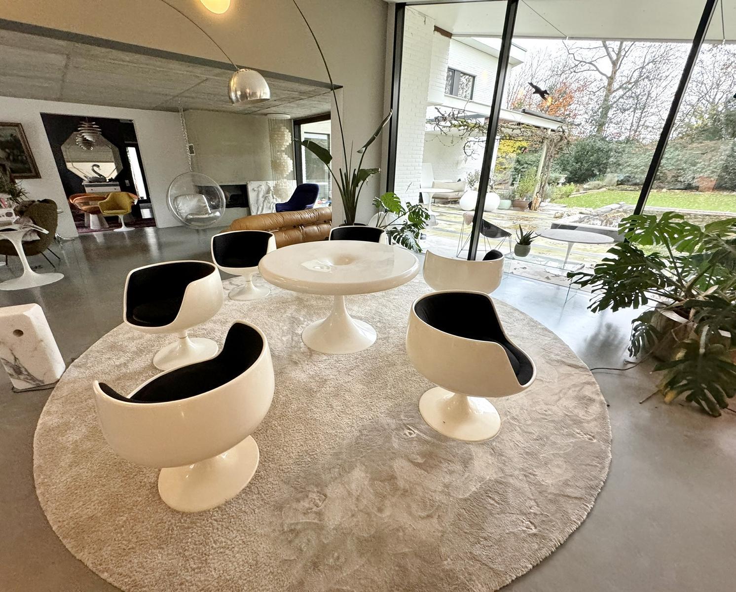 Finnish Set of 4 Cognac XO Chairs & Matching Table by Eero Aarnio for Asko For Sale