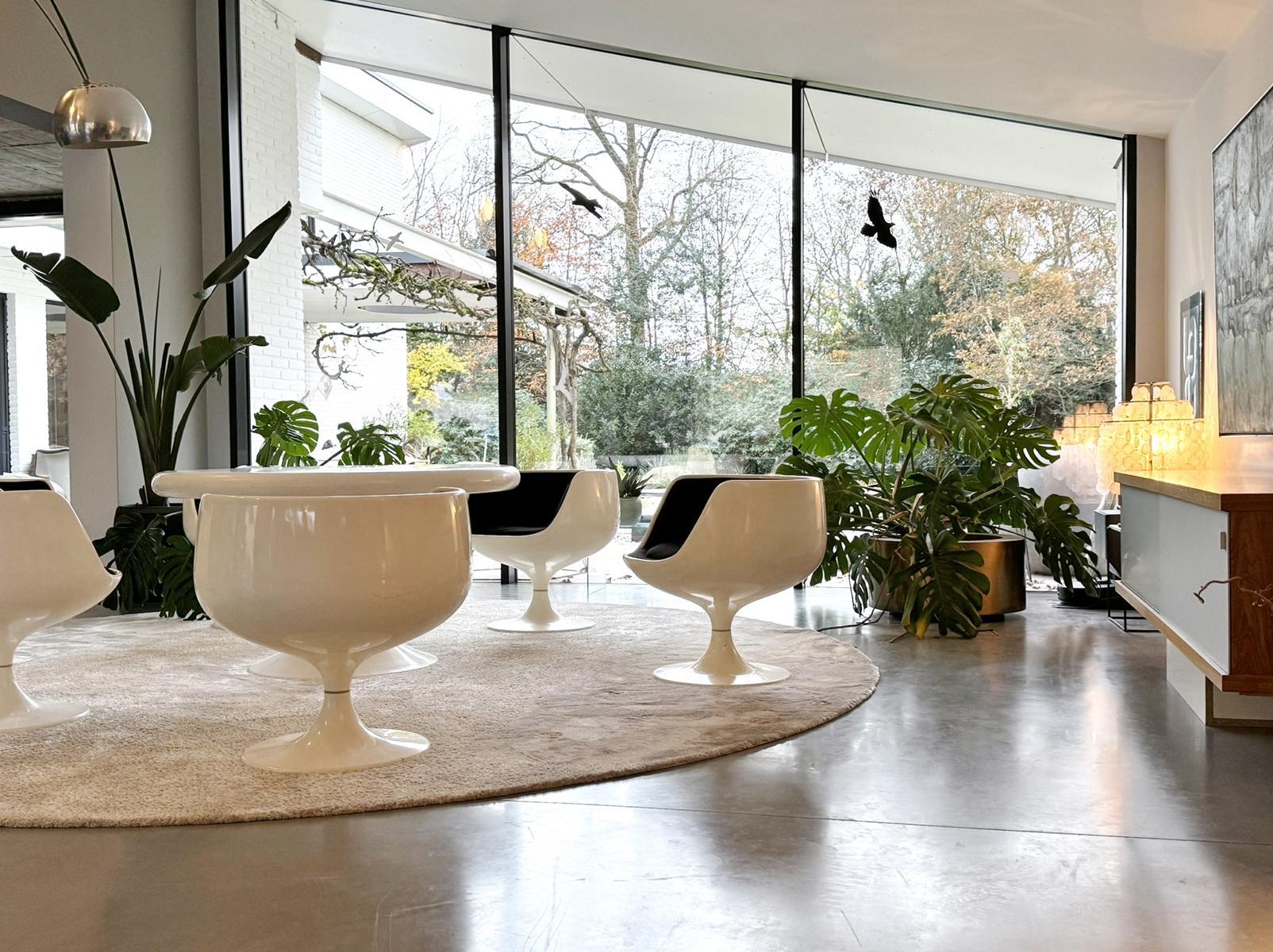 Set of 4 Cognac XO Chairs & Matching Table by Eero Aarnio for Asko In Good Condition For Sale In Telgte, DE