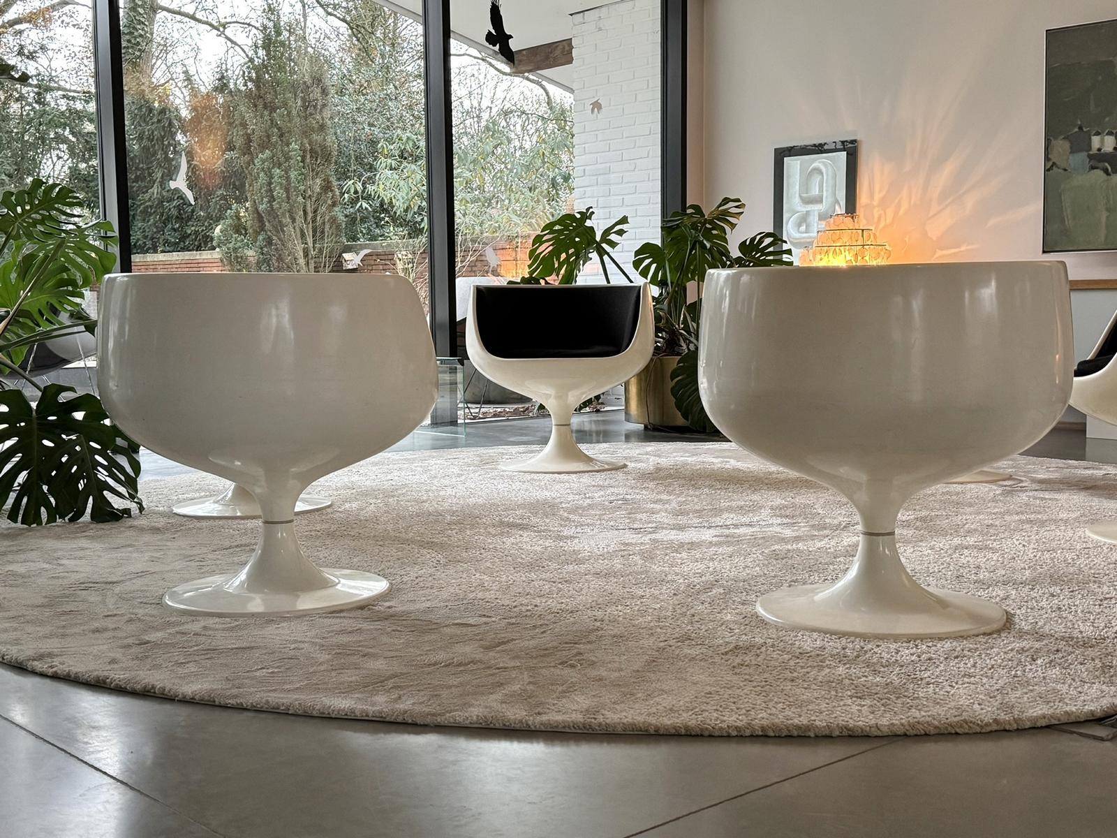 20th Century Set of 4 Cognac XO Chairs & Matching Table by Eero Aarnio for Asko For Sale