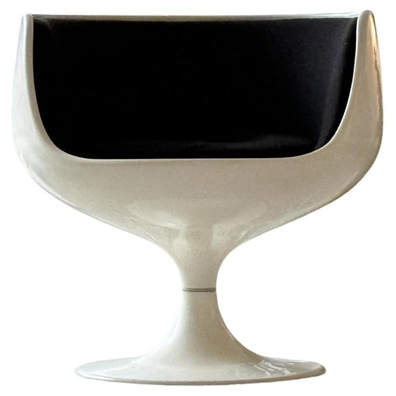 Set of 4 Cognac XO Chairs & Matching Table by Eero Aarnio for Asko For Sale