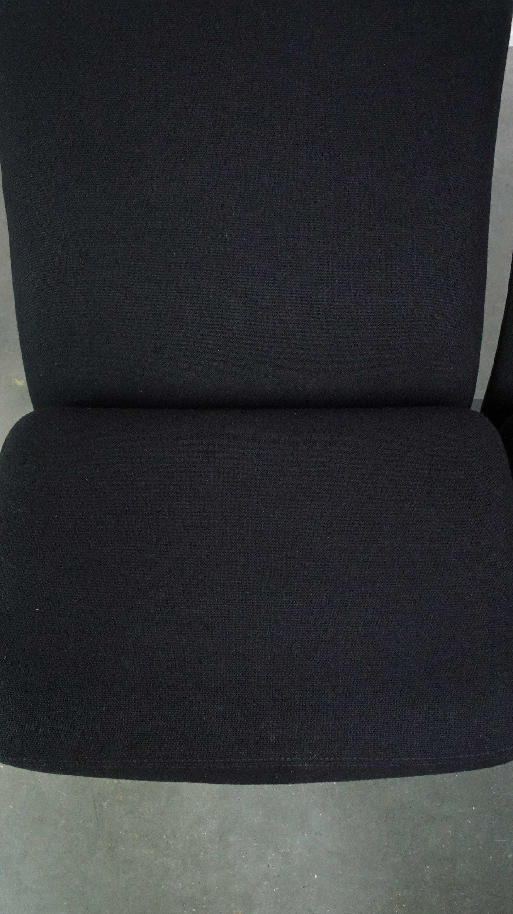 Set di 4 comode poltrone nere dal design vintage in vendita 1