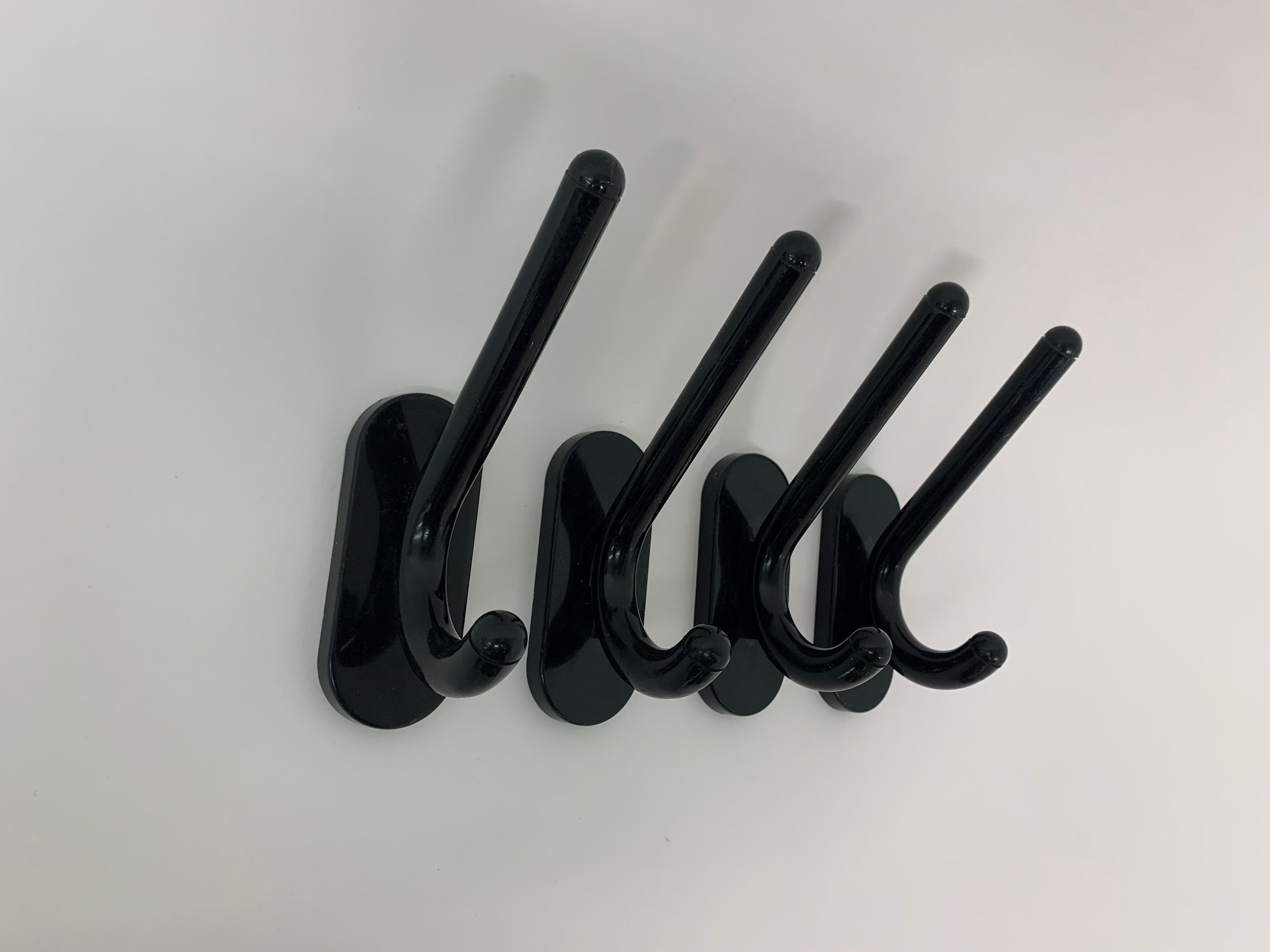 Set of 4 Con & Con Italian Black Wall Coat / Towel Hangers, 1970’s In Good Condition For Sale In Delft, NL