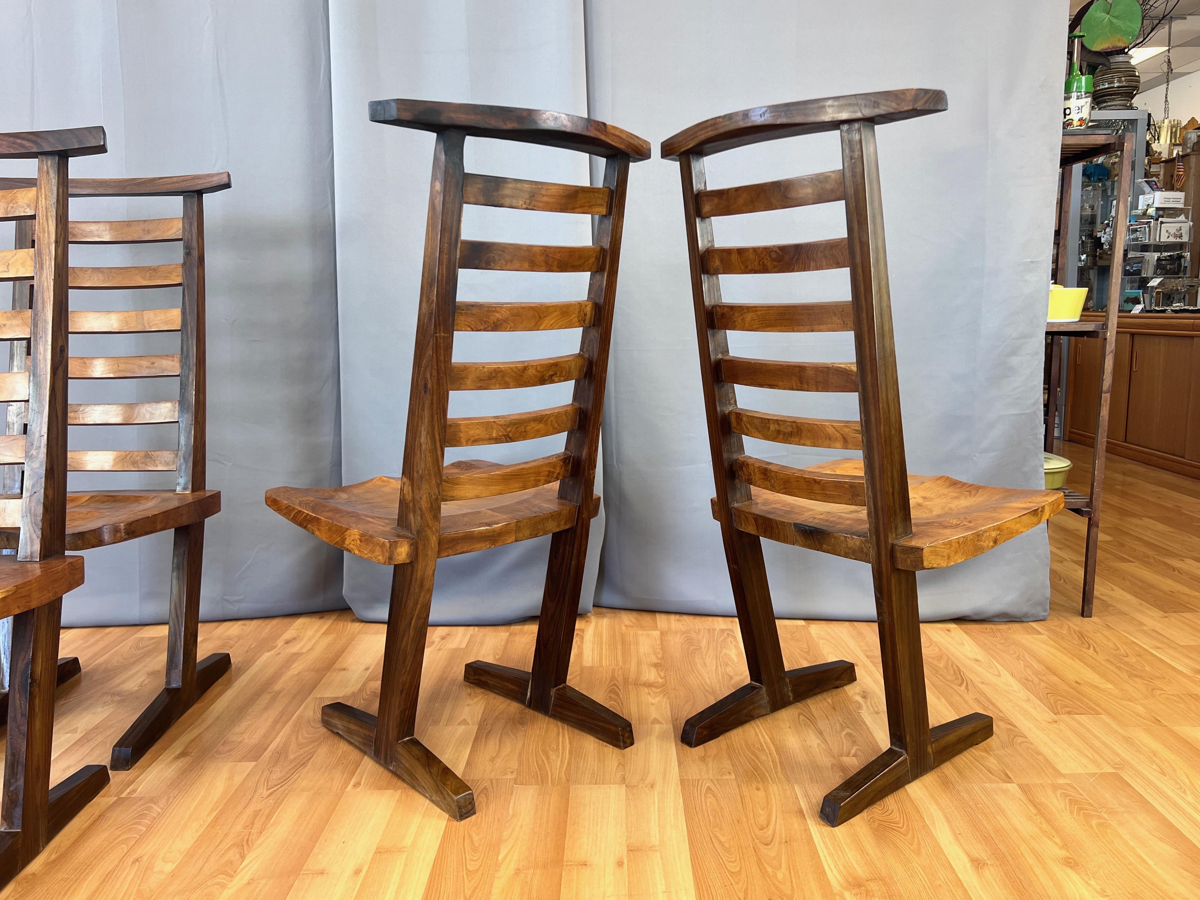 Teck Ensemble de 4 chaises de salle à manger de style conoid en teck à la manière de Nakashima, fin des années 1960 en vente
