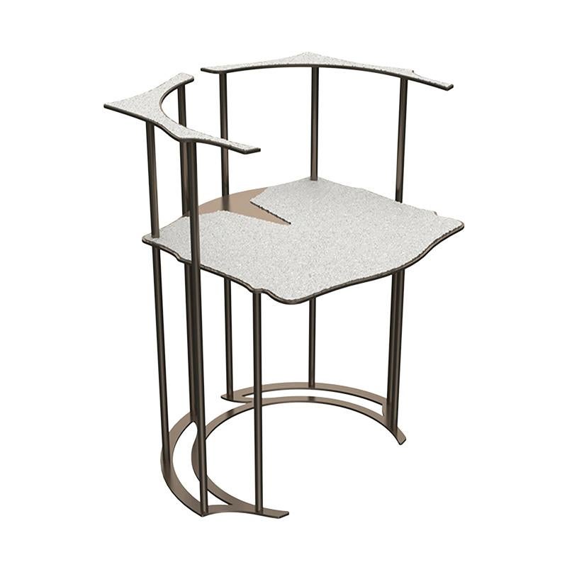 Set di 4 sedie Corky di WM Metal Design
Dimensioni: P 56 x L 53 x H 69 cm. 
Materiali: Alluminio, sughero.

Uno studio sul minimalismo d'avanguardia, questa sedia Corky è audace sotto ogni punto di vista. Solide aste in acciaio inossidabile