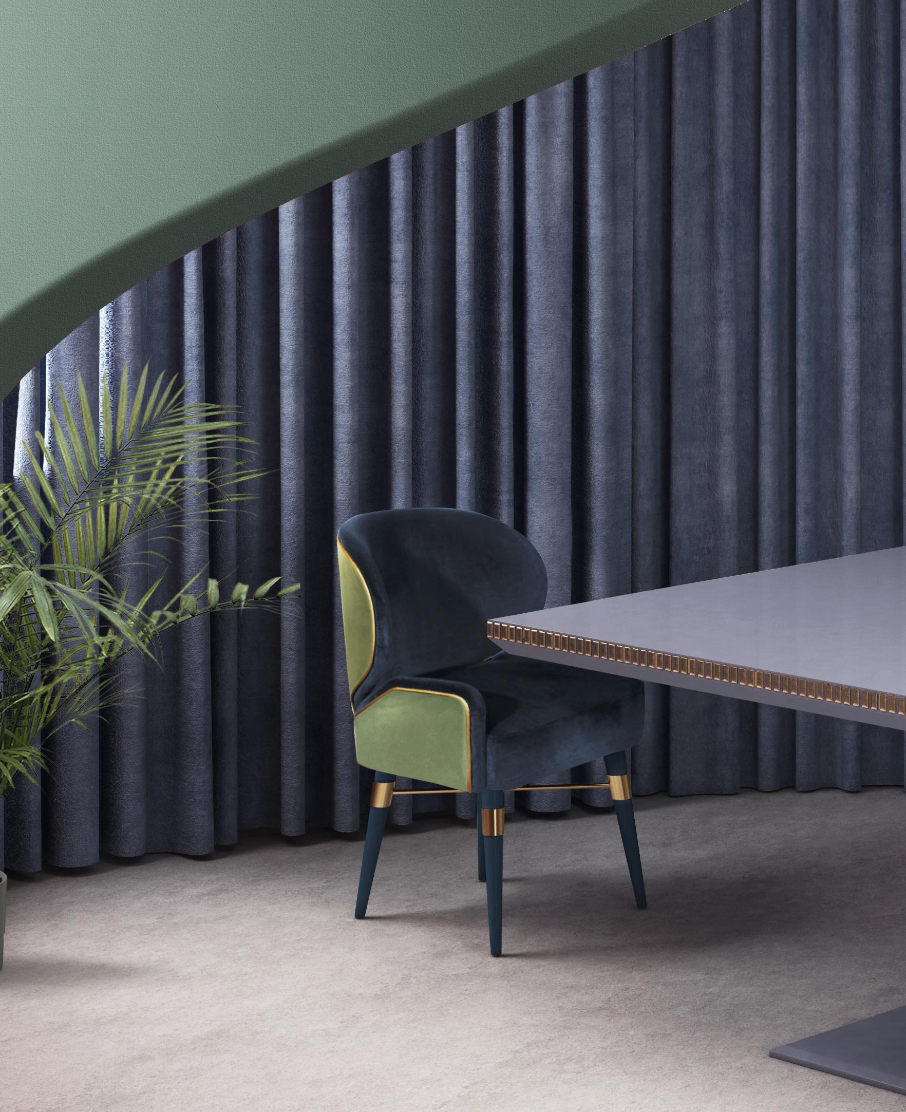 Lot de 4 chaises de salle à manger Louis I en coton Pieds en noyer Laiton par Ottiu en vente 1