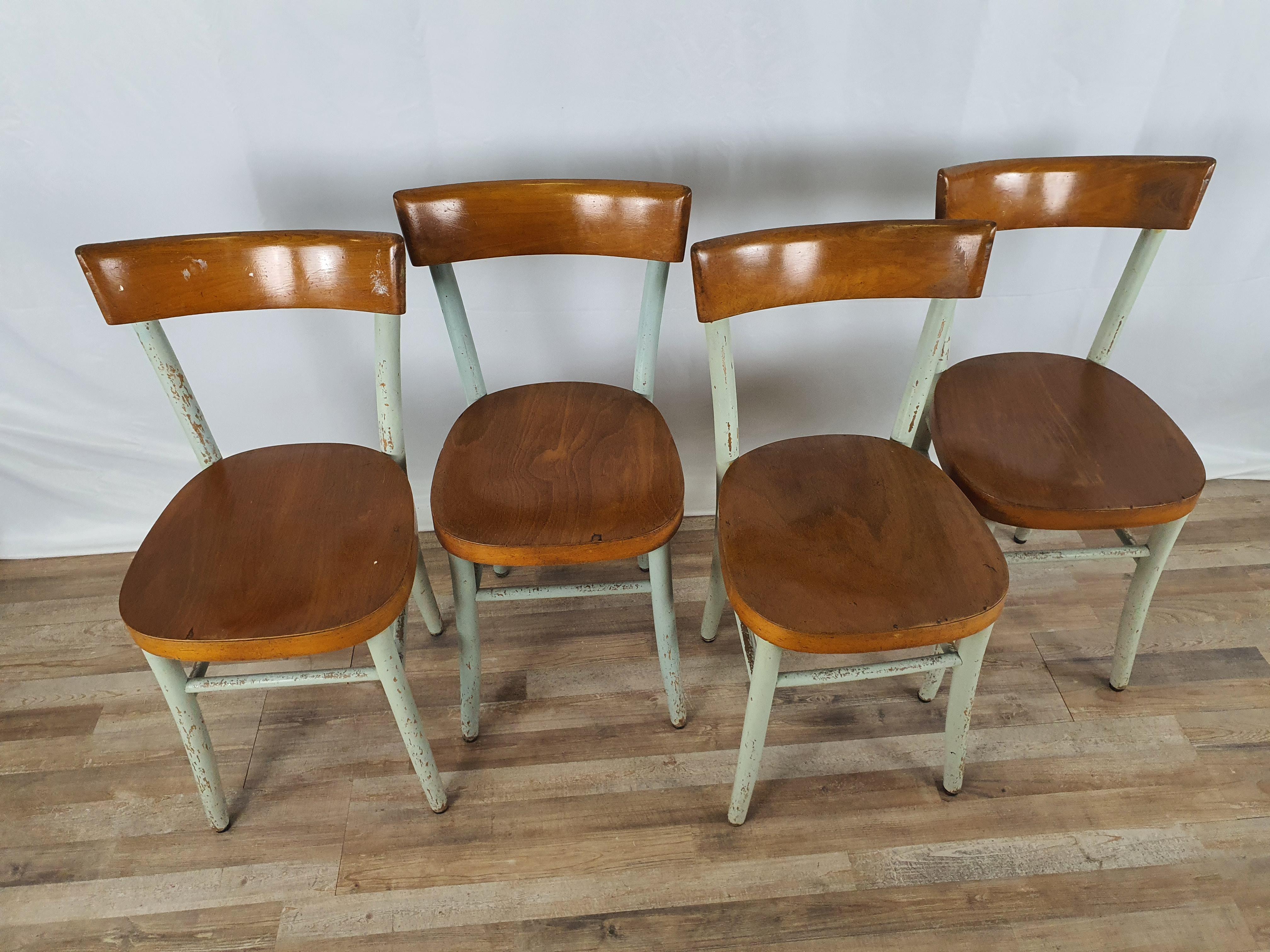 Set of four 1950s beech chairs, conceived and designed for rustic environments such as taverns, bistros, country houses or Vintage-style venues.

Very elegant and with a modern design, they come with backrests and seats in a natural color and the