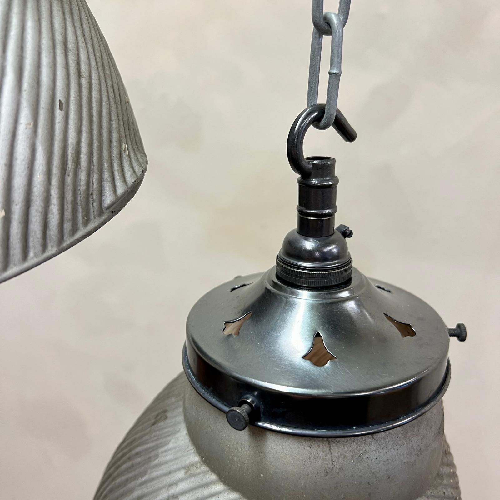 Set of 4 Curtis Mercury Glass Pendant Lights circa 1930 1