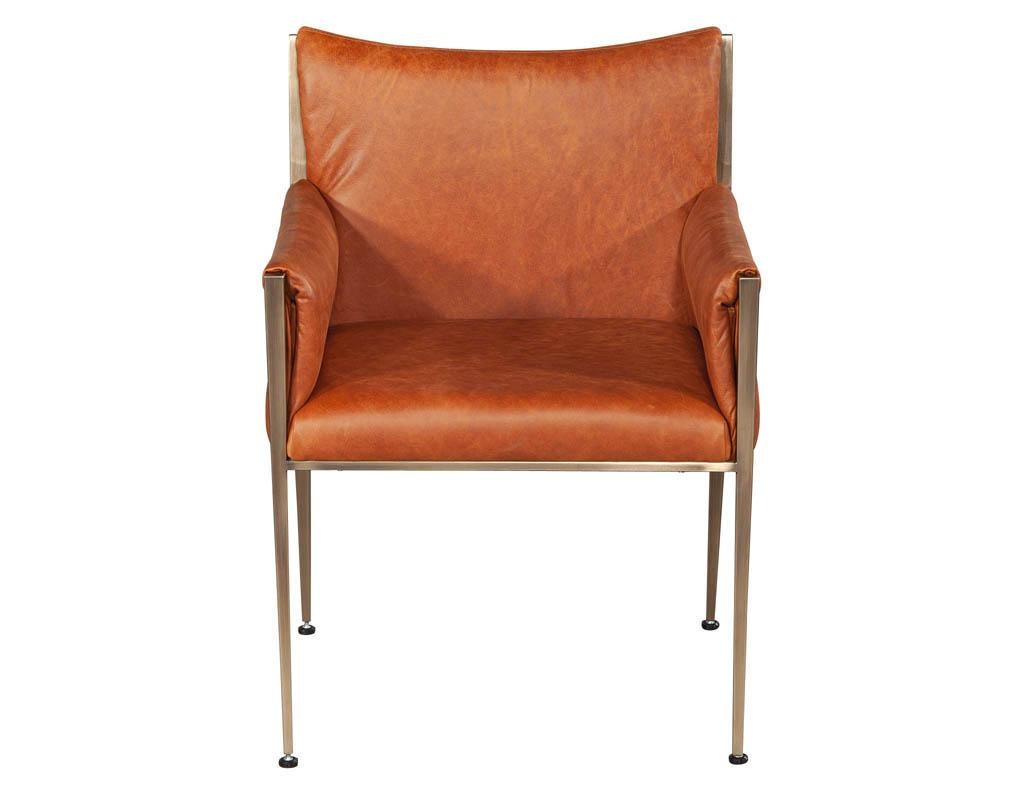 Moderne Ensemble de 4 chaises de salle à manger modernes sur mesure en cuir cognac en vente