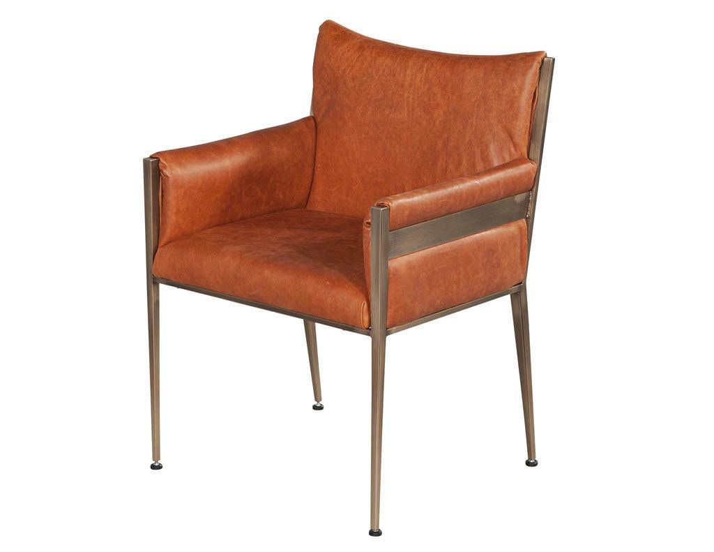 Satz von 4 maßgefertigten modernen Leder-Esszimmerstühlen, Cognacfarbenes Leder im Zustand „Gut“ im Angebot in North York, ON