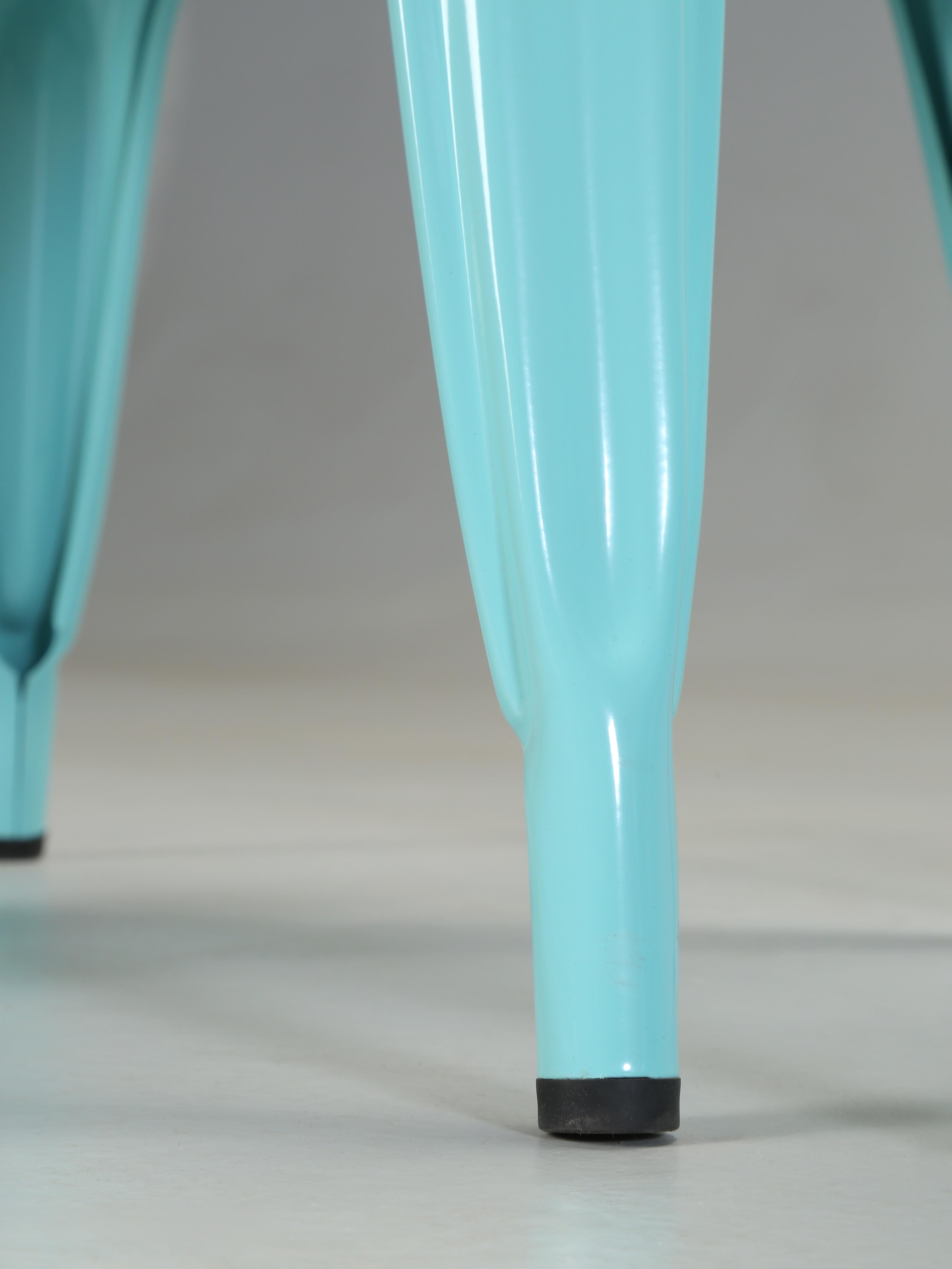 Ensemble de 4 chaises empilables en acier bleu cyan de fabrication française originale Tolix AC Style en vente 2