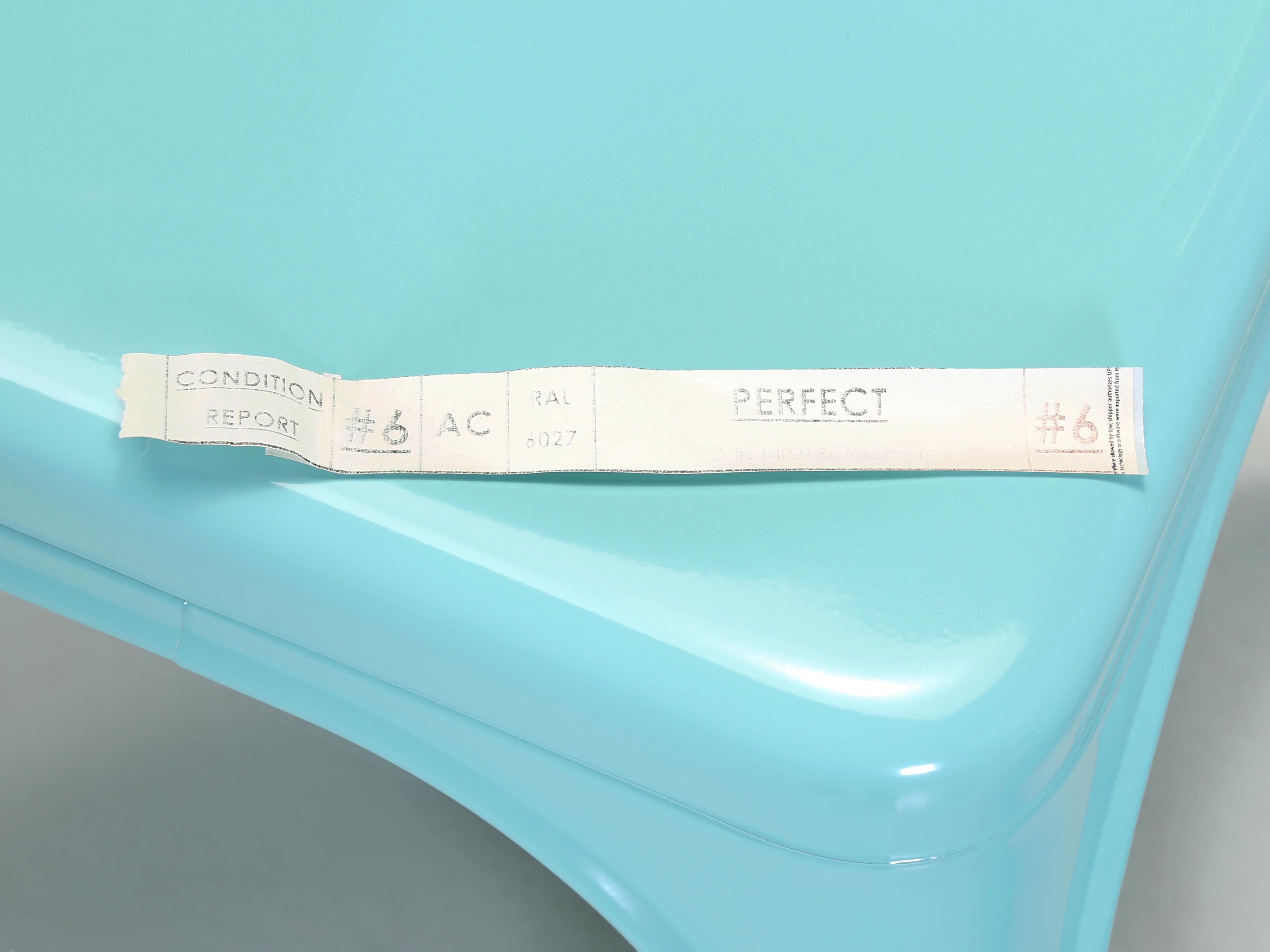 Ensemble de 4 chaises empilables en acier bleu cyan de fabrication française originale Tolix AC Style en vente 3