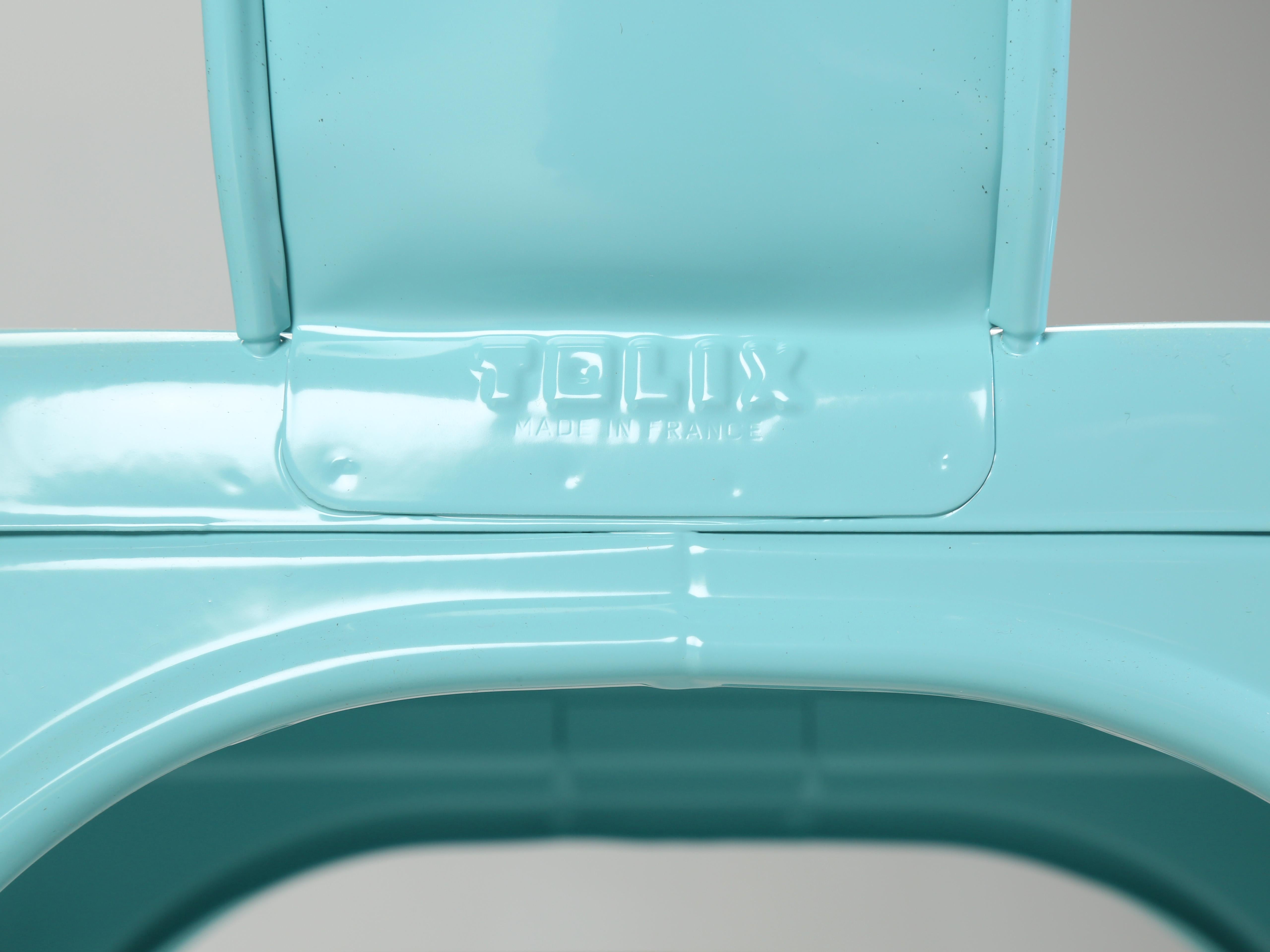 Ensemble de 4 chaises empilables en acier bleu cyan de fabrication française originale Tolix AC Style Excellent état - En vente à Chicago, IL