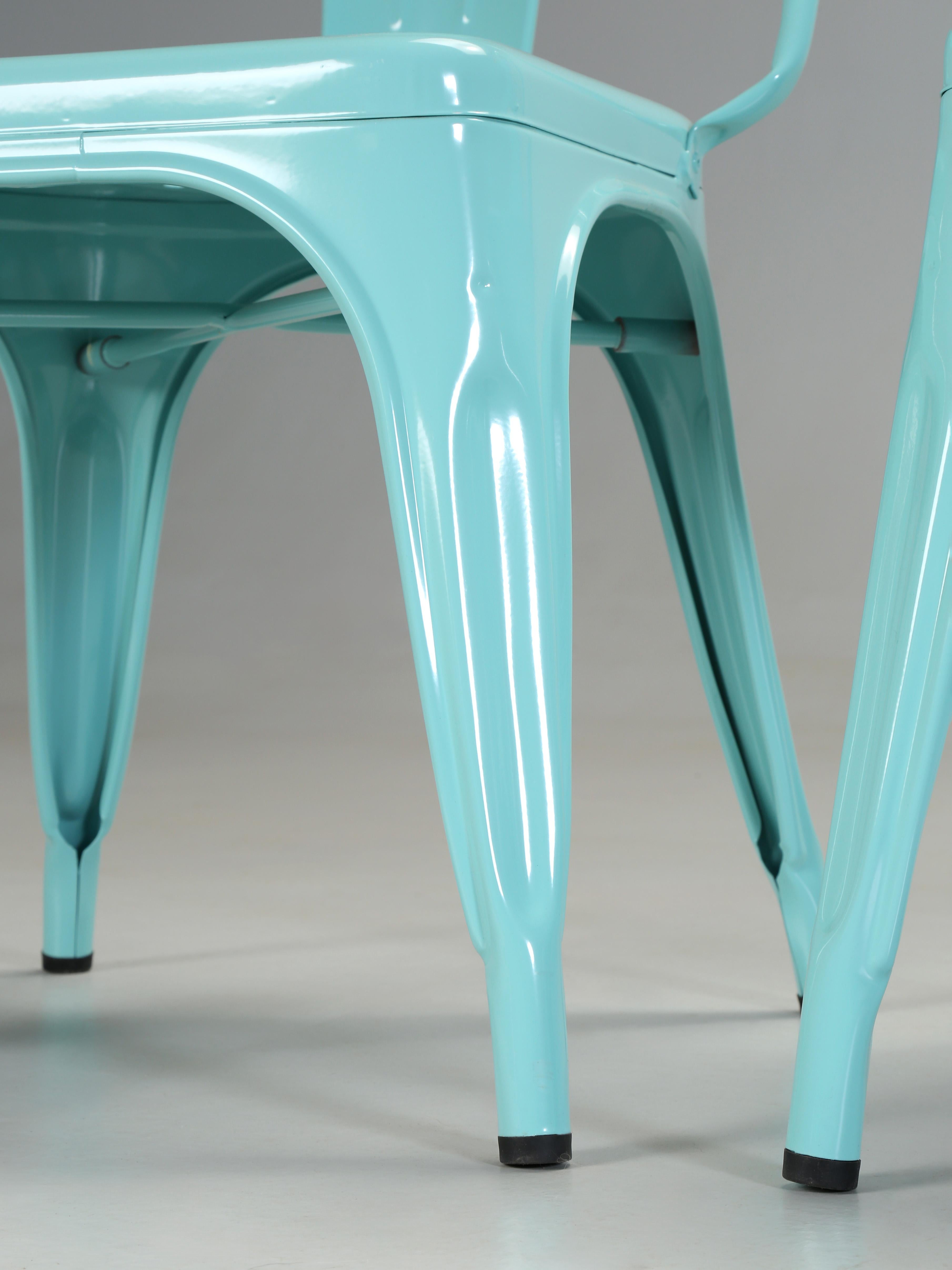 Ensemble de 4 chaises empilables en acier bleu cyan de fabrication française originale Tolix AC Style en vente 1