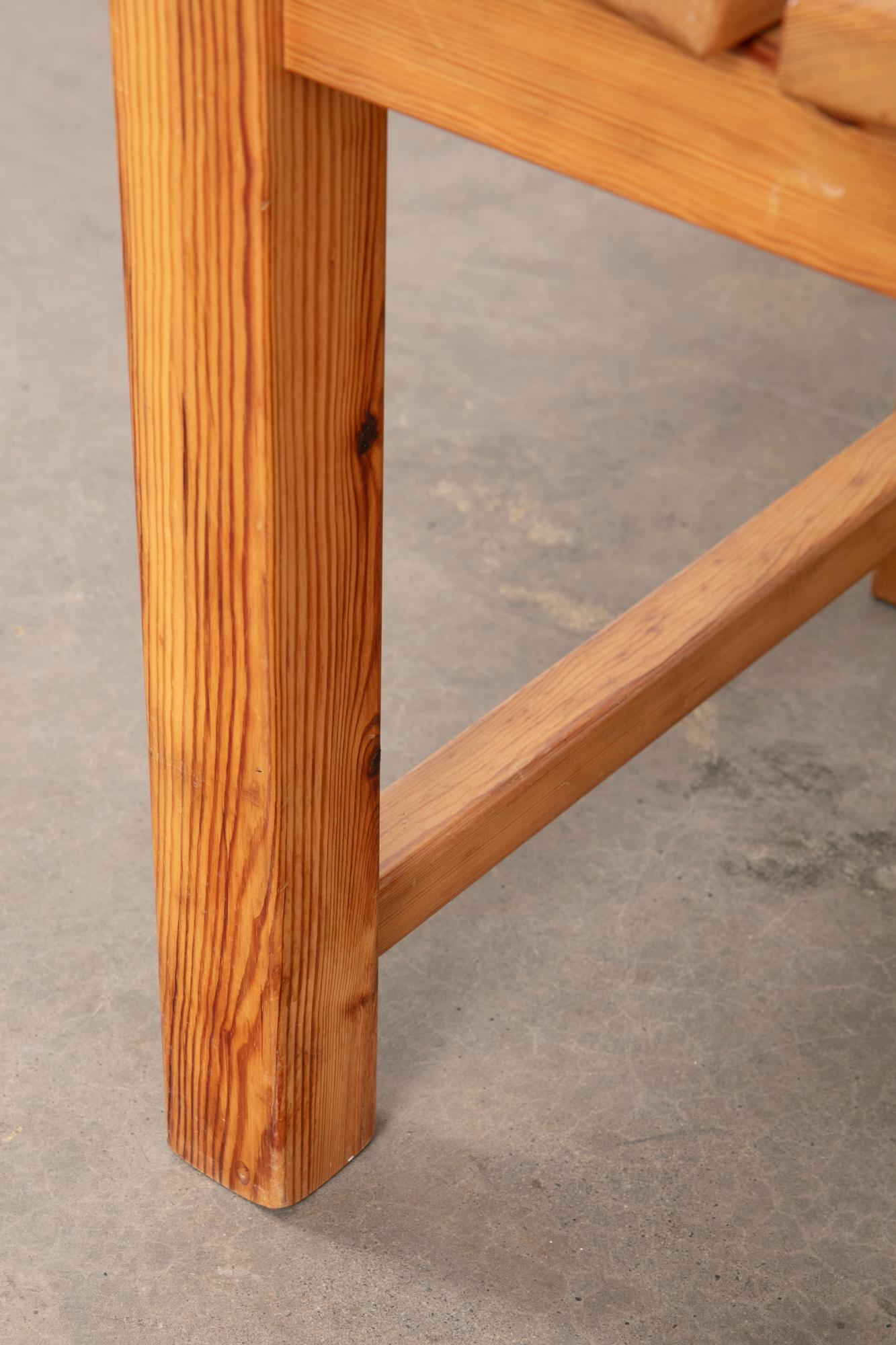 Fin du 20e siècle Set of 4 Danish Brutalist Pine Dining Chairs en vente