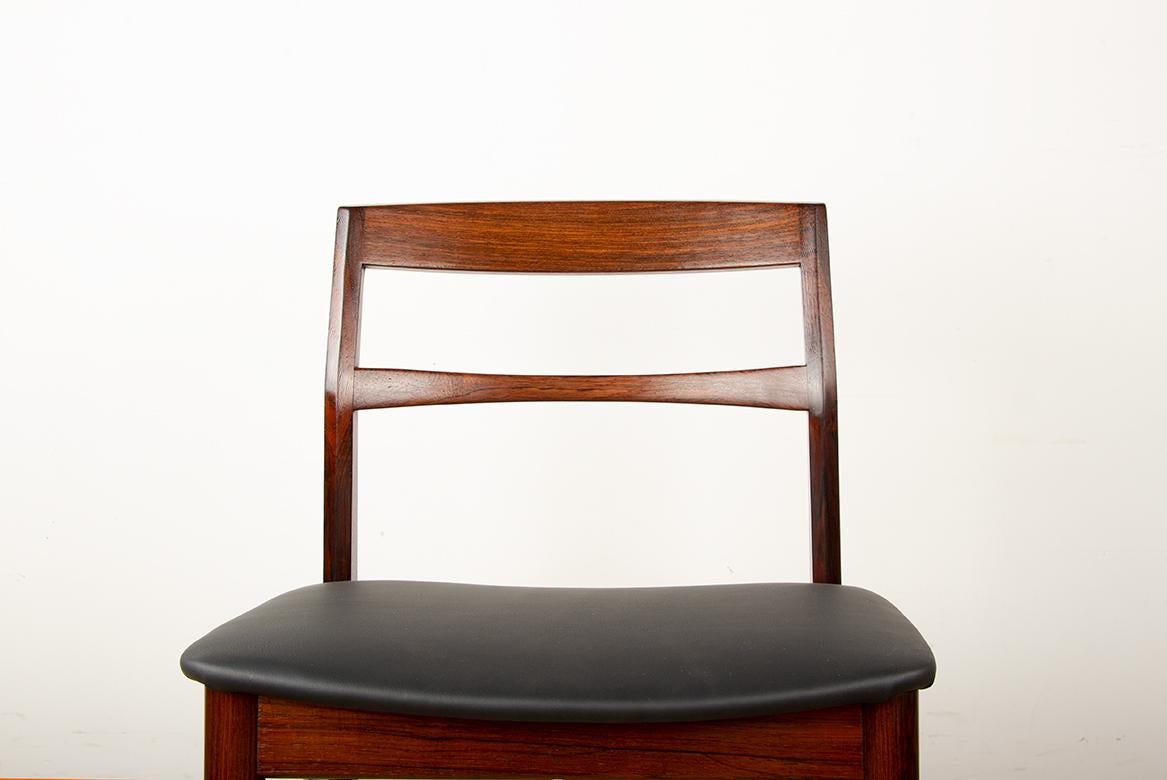 Scandinavo moderno Set di 4 sedie danesi in palissandro e skai nuovo di Henning Kjaernulf 1960. in vendita