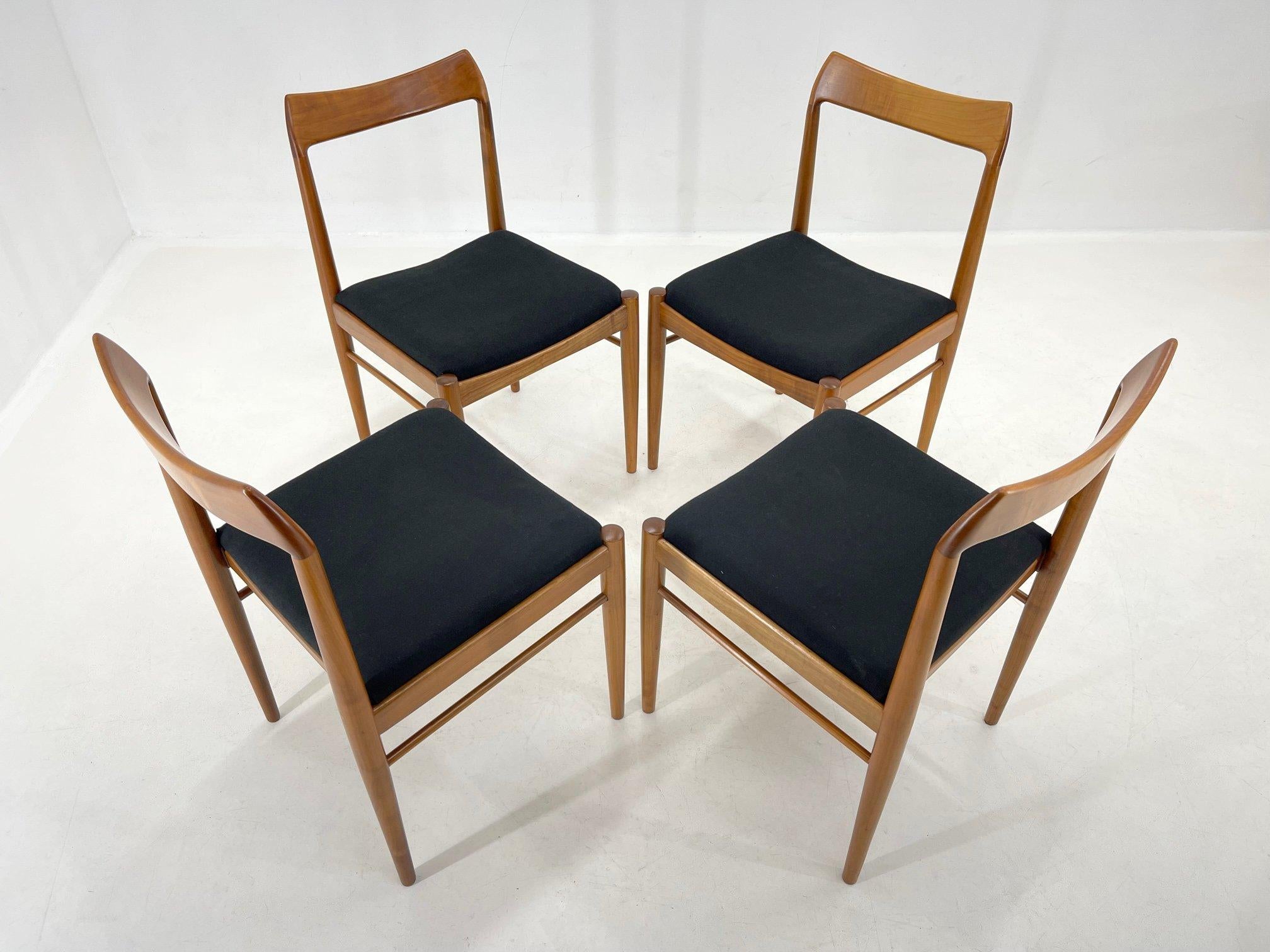 Mid-Century Modern Ensemble de 4 chaises de salle à manger danoises, années 1960 en vente