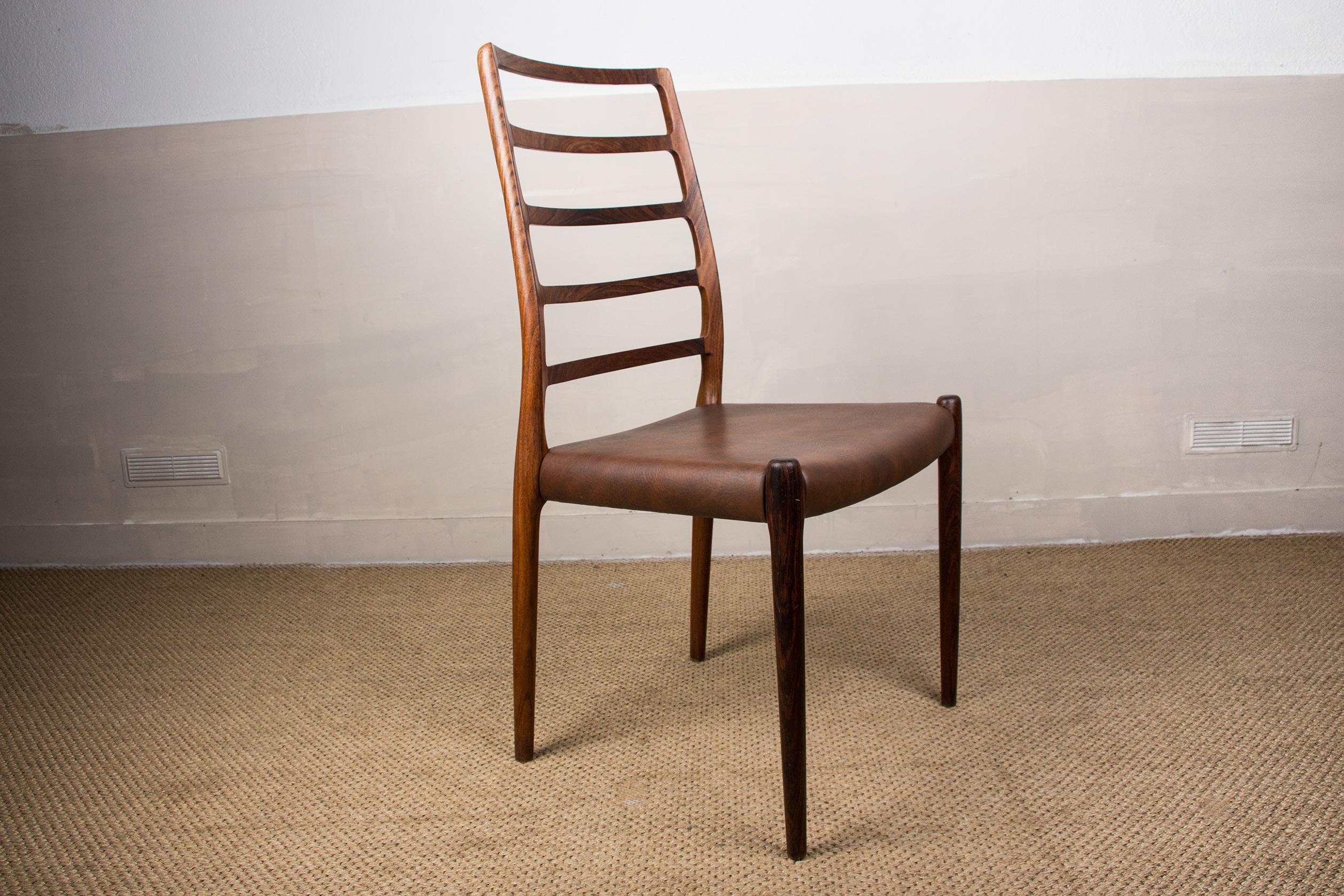 Set of 4 Danish Dining Chairs in Rosewood Model 82 by Niels Otto Moller In Good Condition In JOINVILLE-LE-PONT, FR