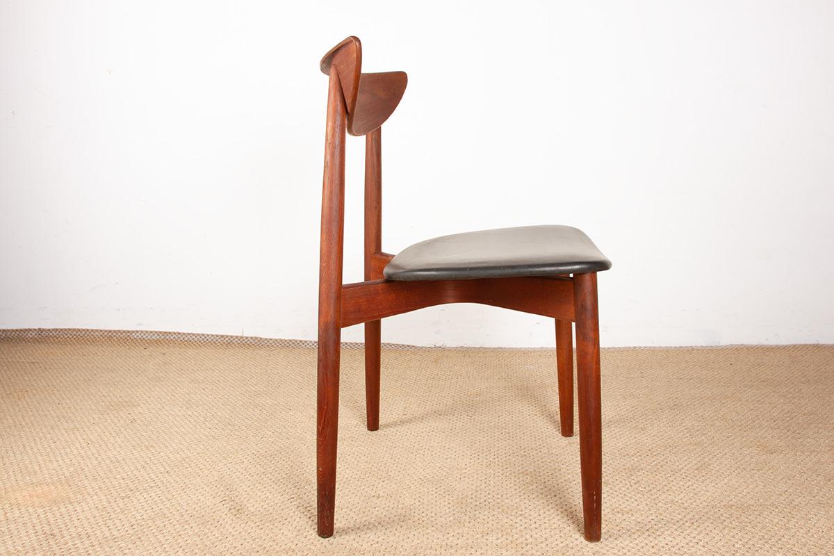 Metà XX secolo Set di 4 sedie da pranzo danesi in teak e Skai di Peter Hvidt e Orla Molgaard. in vendita