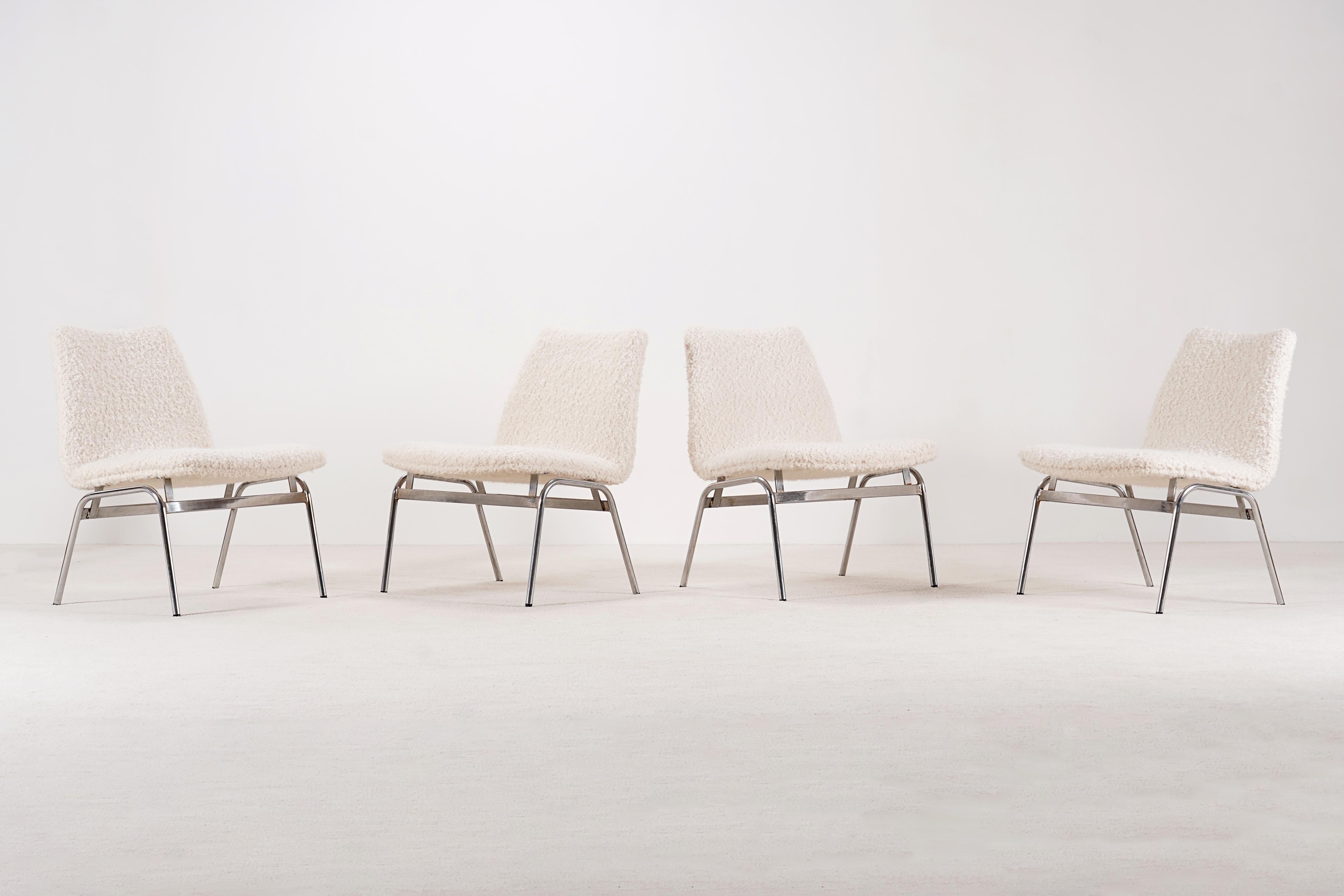 Mid-Century Modern Ensemble de 4 fauteuils danois, tissus Bouclé, 1970 en vente