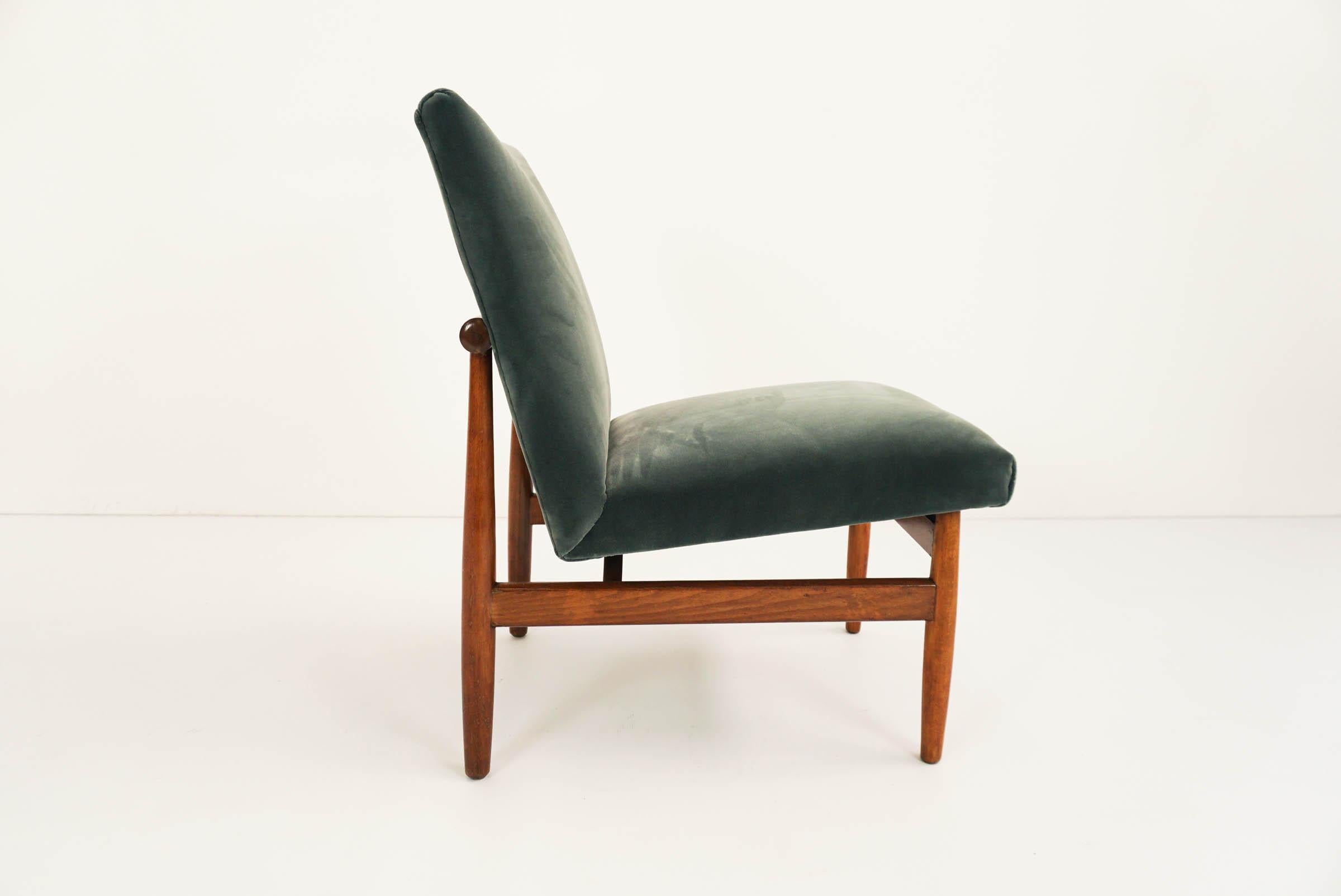 Mid-20th Century Set of 4 Danish Elegant Lounge Chairs For Sale
